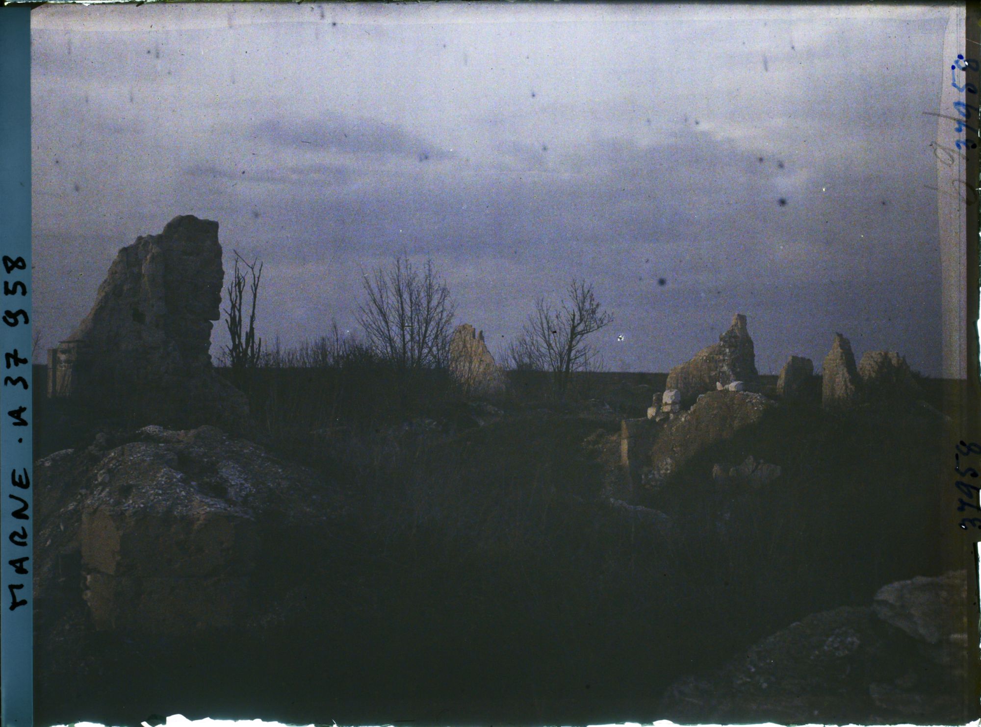 Image représentant France, Nauroy, Les ruines au Soleil Couchant