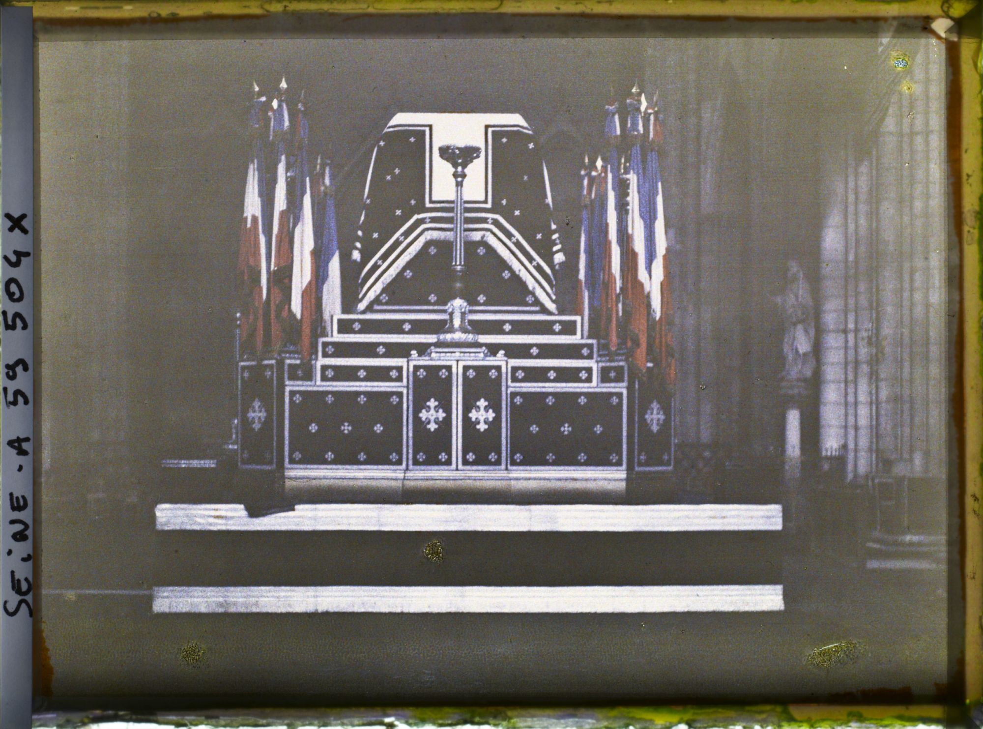 Image représentant Les obsèques du maréchal Foch à Notre-Dame, le catafalque