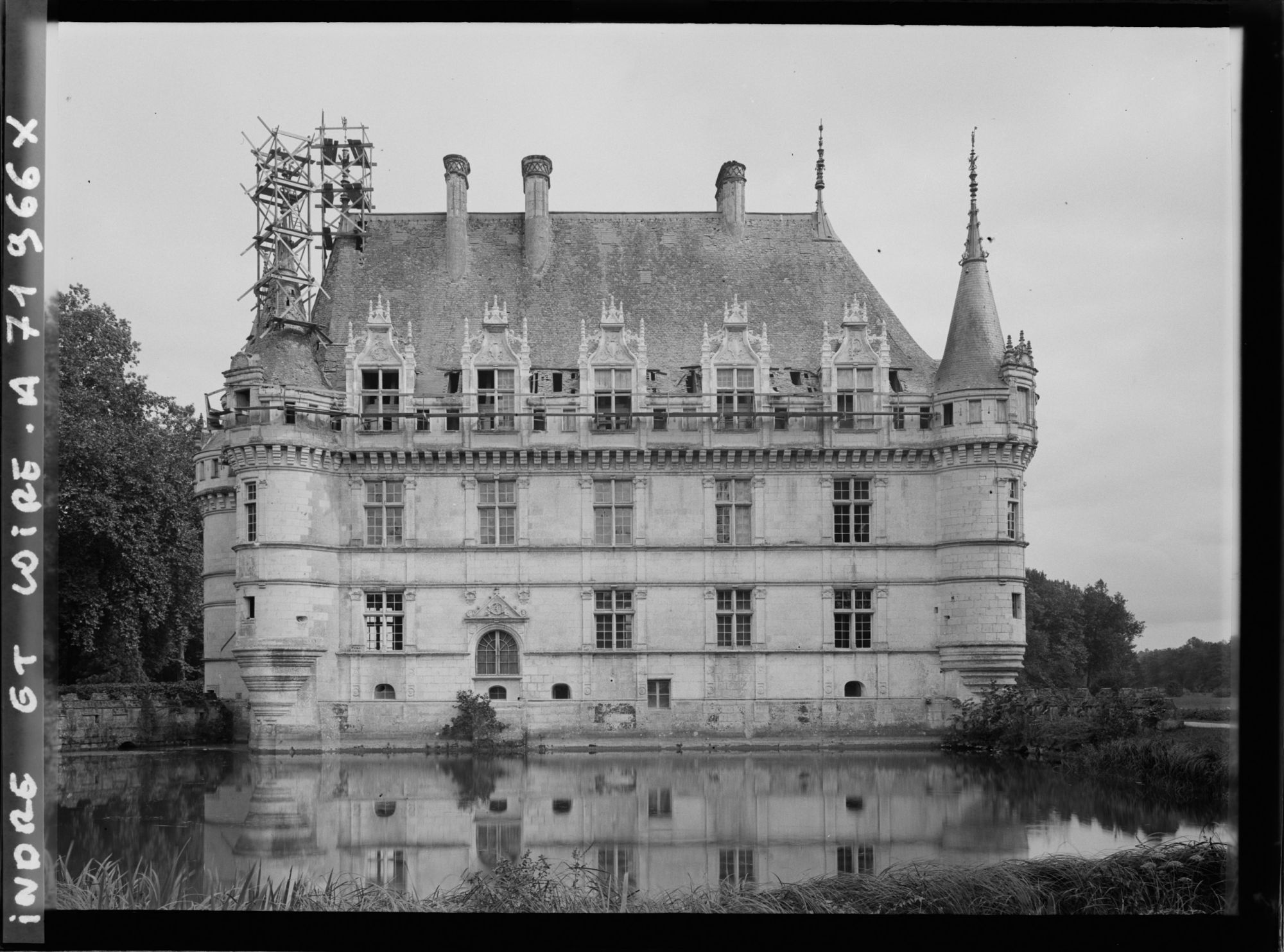 Image représentant Vue d'ensemble de la façade ouest du château