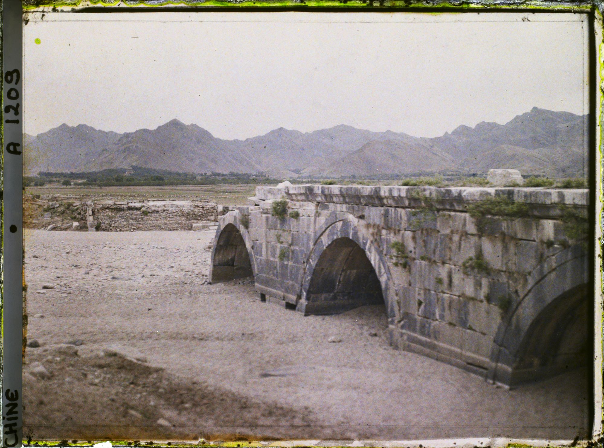 Image représentant Ming Shisanling (" Treize Tombeaux des Ming ")