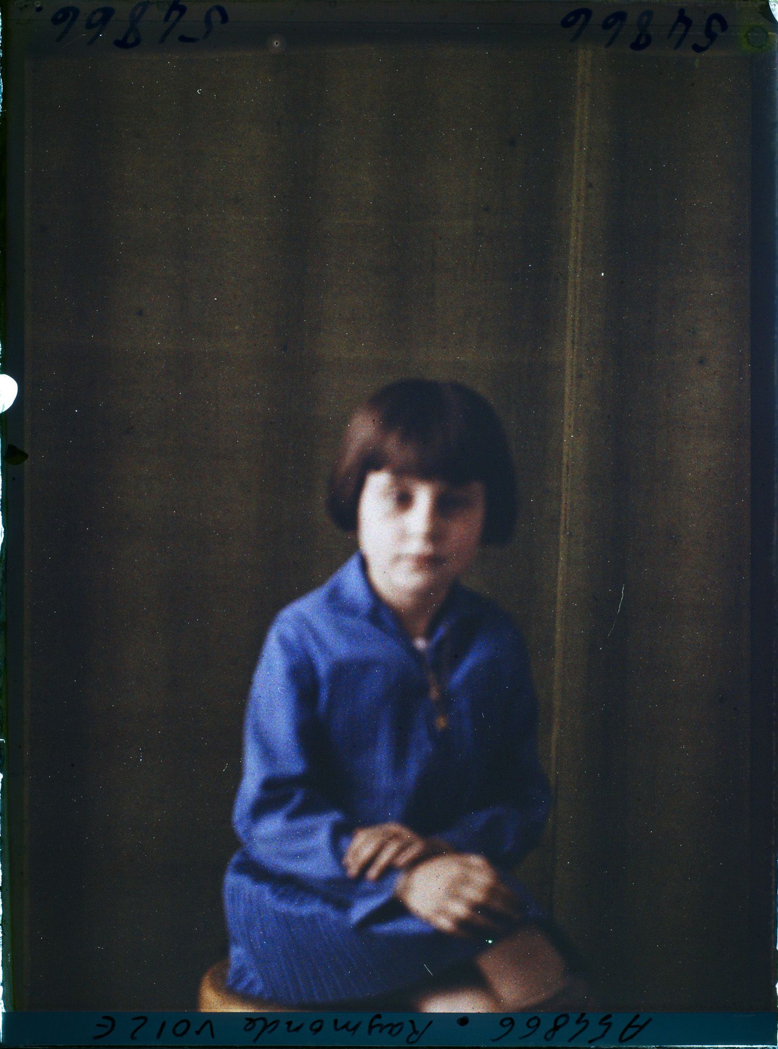 Image représentant https://musee-albert-kahn.s-museum.fr/home/NWQ2OTAwYzNmYjZlZTk1ZWQwODJmMjY4L2dlbmVyaWMtbm90aWNlLXRhYi9hdXRob3JpdHkvNjE3YTc5ZjVjZjhiODk2OGIzMzM3ZDIx/5d6900c3fb6ee95ed082f268/generic-notice-tab/authority/617a79ebcf8b8968b33379ef Mademoiselle Raymonde Voize