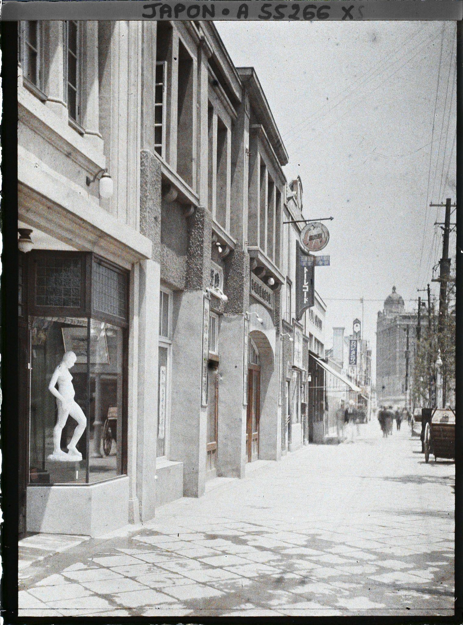 Image représentant Artère principale du quartier moderne Ginza en direction de Kyobashi