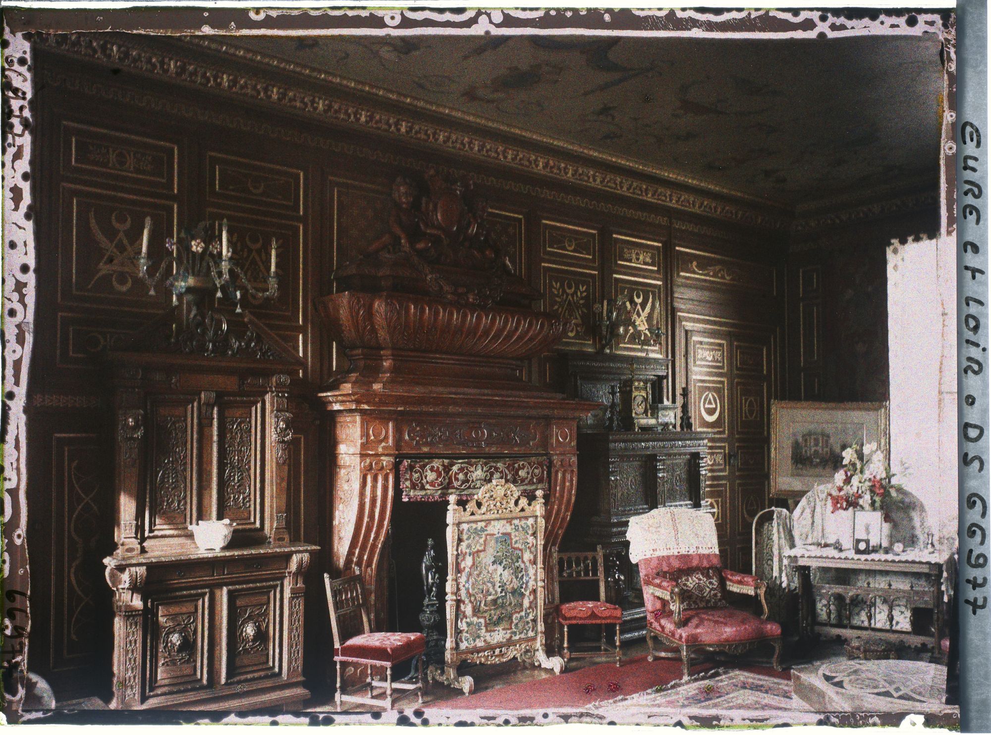 Image représentant Le  salon rouge rouge du château