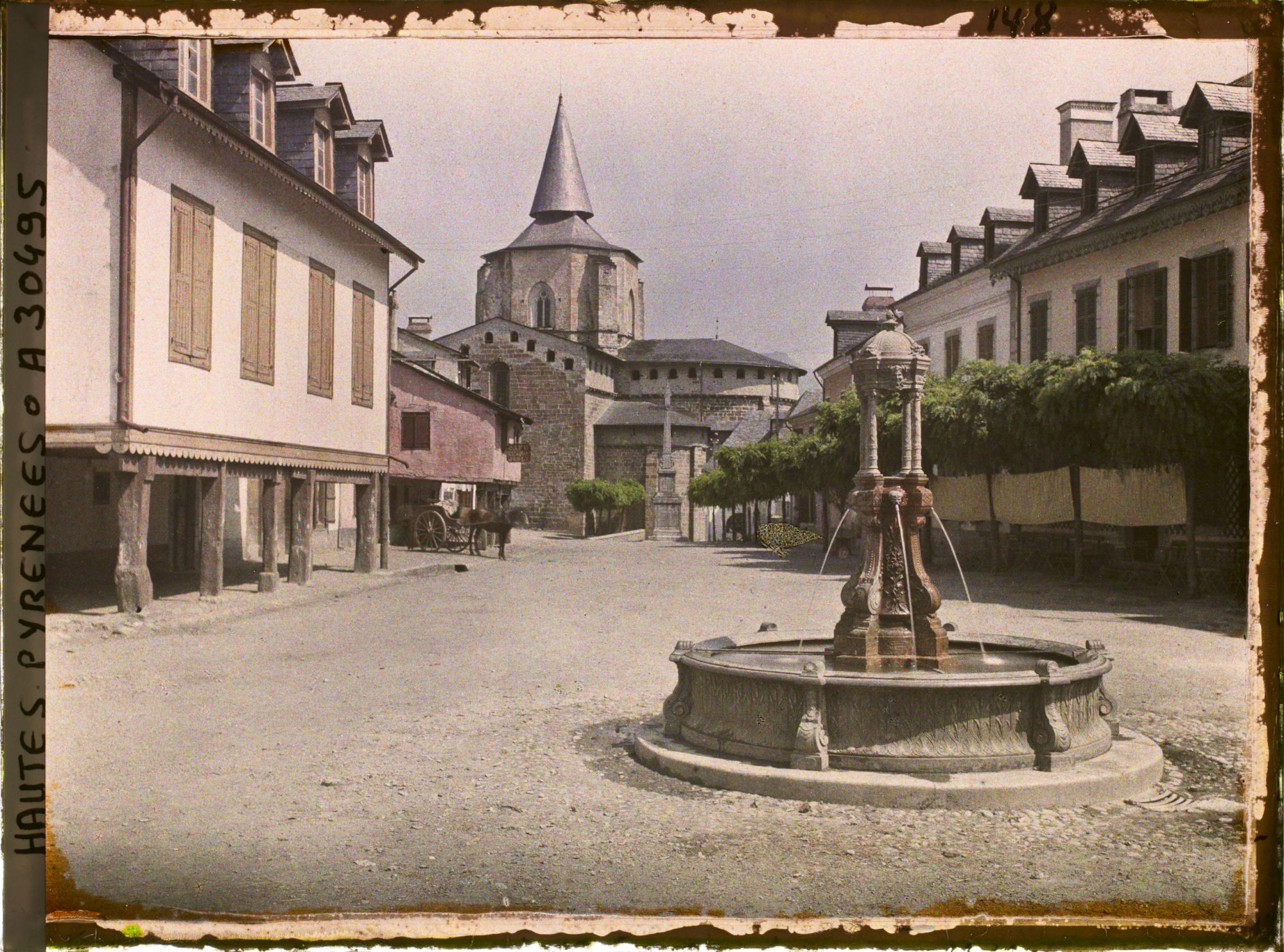 Image représentant France, St Savin, Gde Place de St Savin