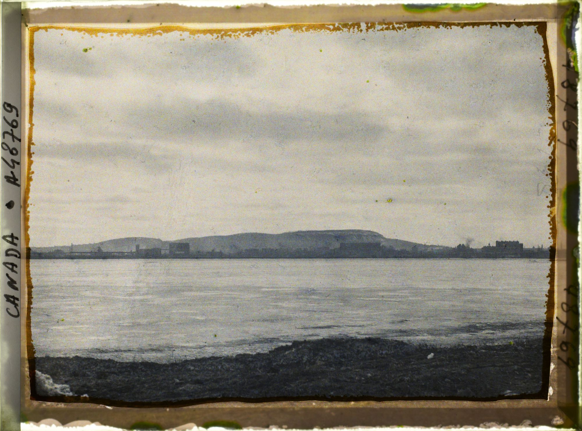 Image représentant Canada, St Lambert, Silhouette vers le Mt Royal et St Laurent Gelé