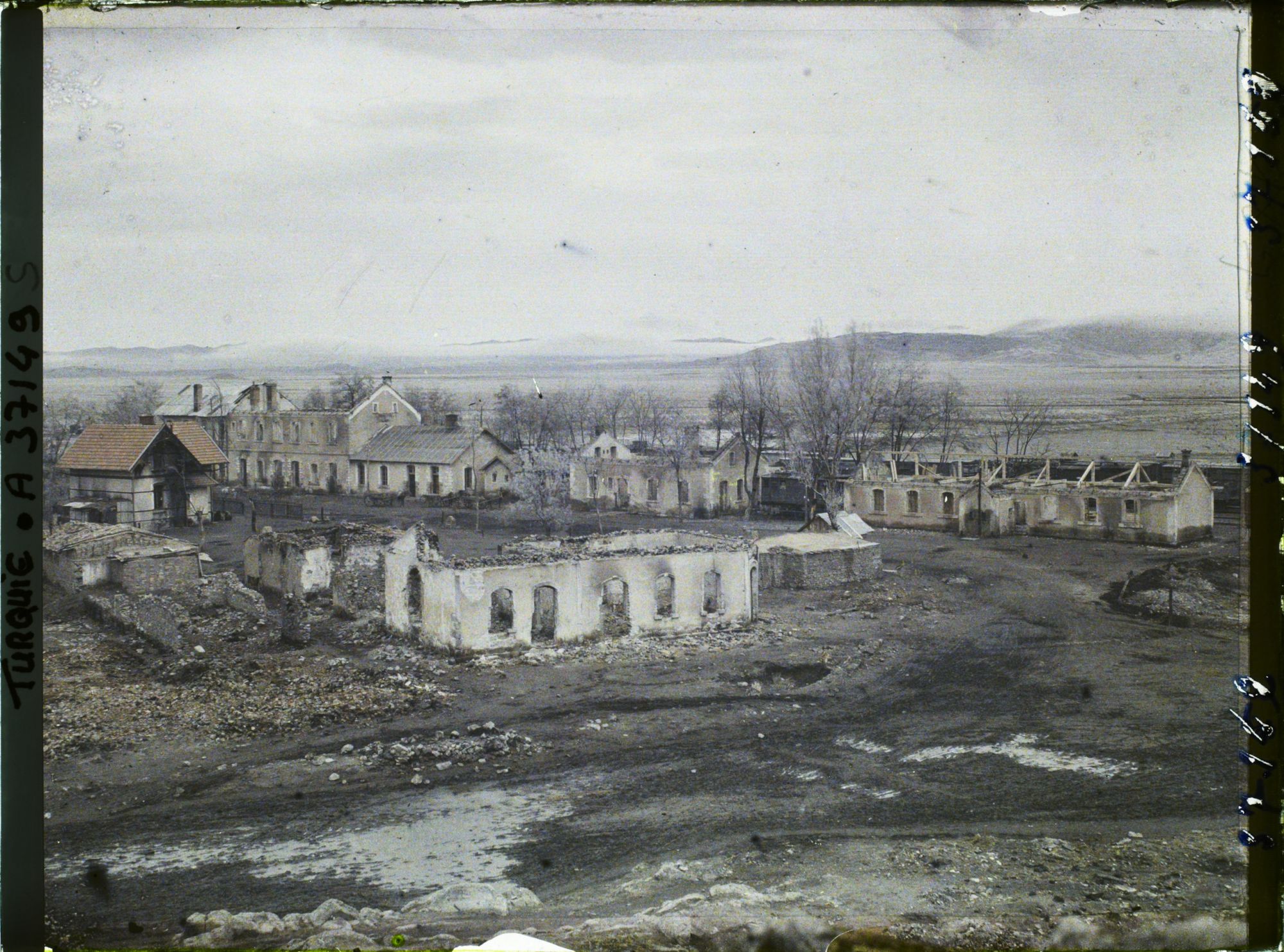 Image représentant Turquie, Afion-Kara-Hissar, Quartier de la gare incendiée