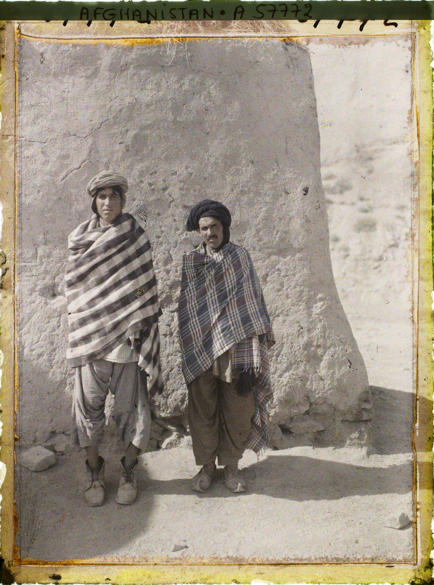 Image représentant Deux habitants de Mukur (ville à une centaine de kilomètres au sud-ouest de Ghazni) en déplacement