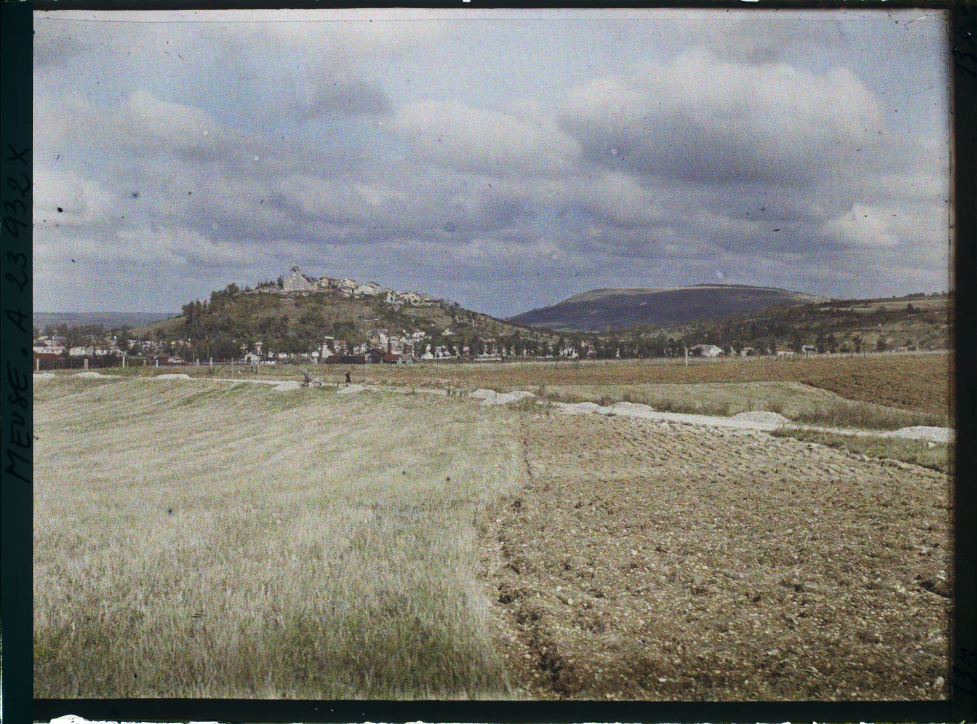Image représentant France, Dun s/Meuse, Vue de Dun s/Meuse prise de la route de Romagne