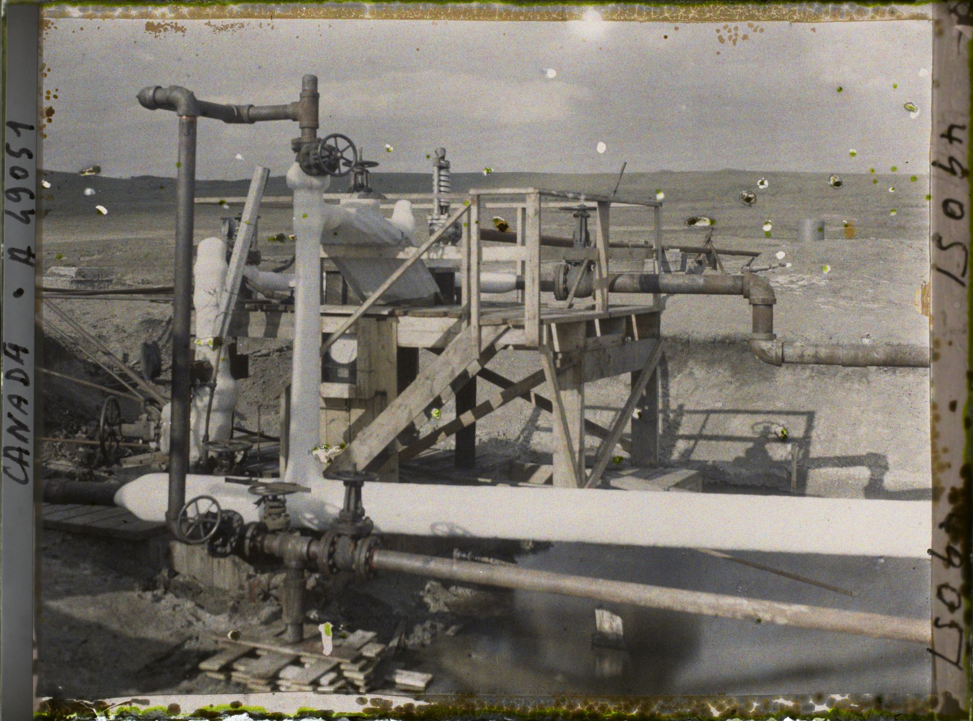 Image représentant Canada, Foot Hills Turner Valley, Puits Royalite 4, ensemble des installations du Puits