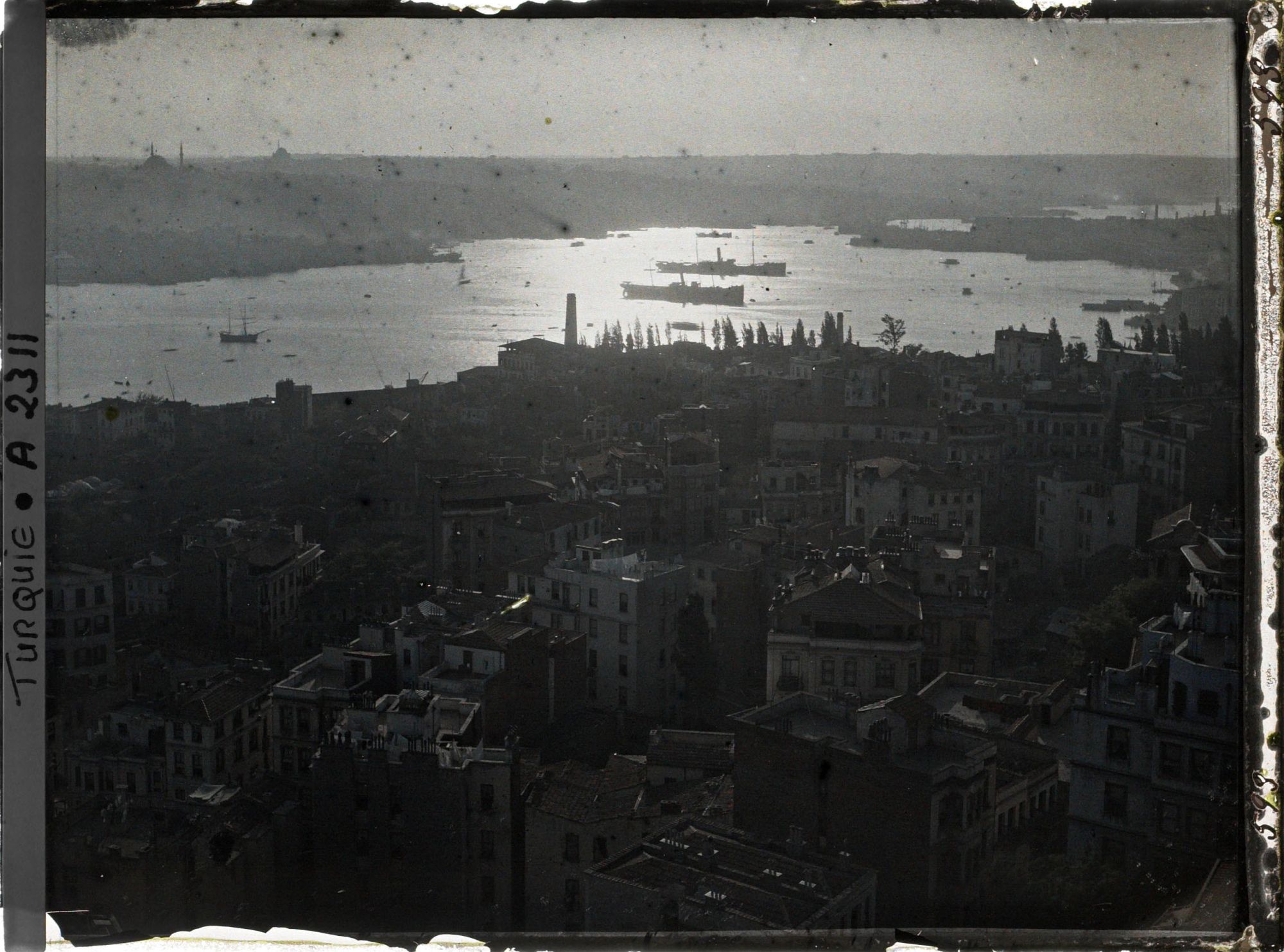 Image représentant La Corne d'Or au crépuscule, depuis la tour Galata (rive gauche, nord)