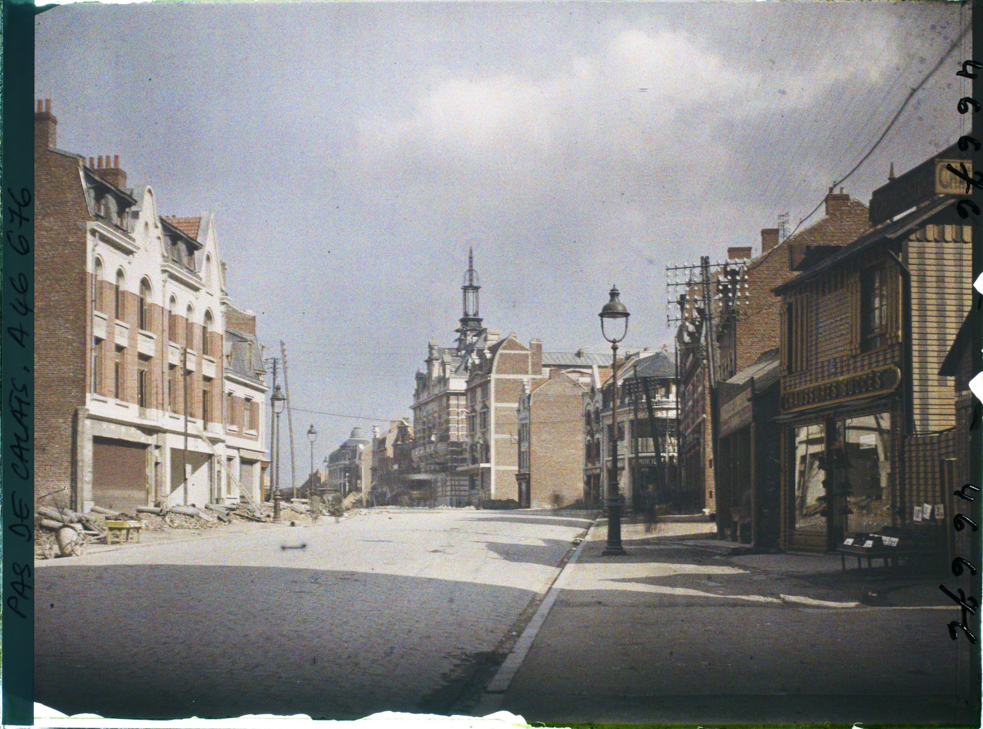 Image représentant France, Lens, Rue des Ecoles vers Place J. Jaurès