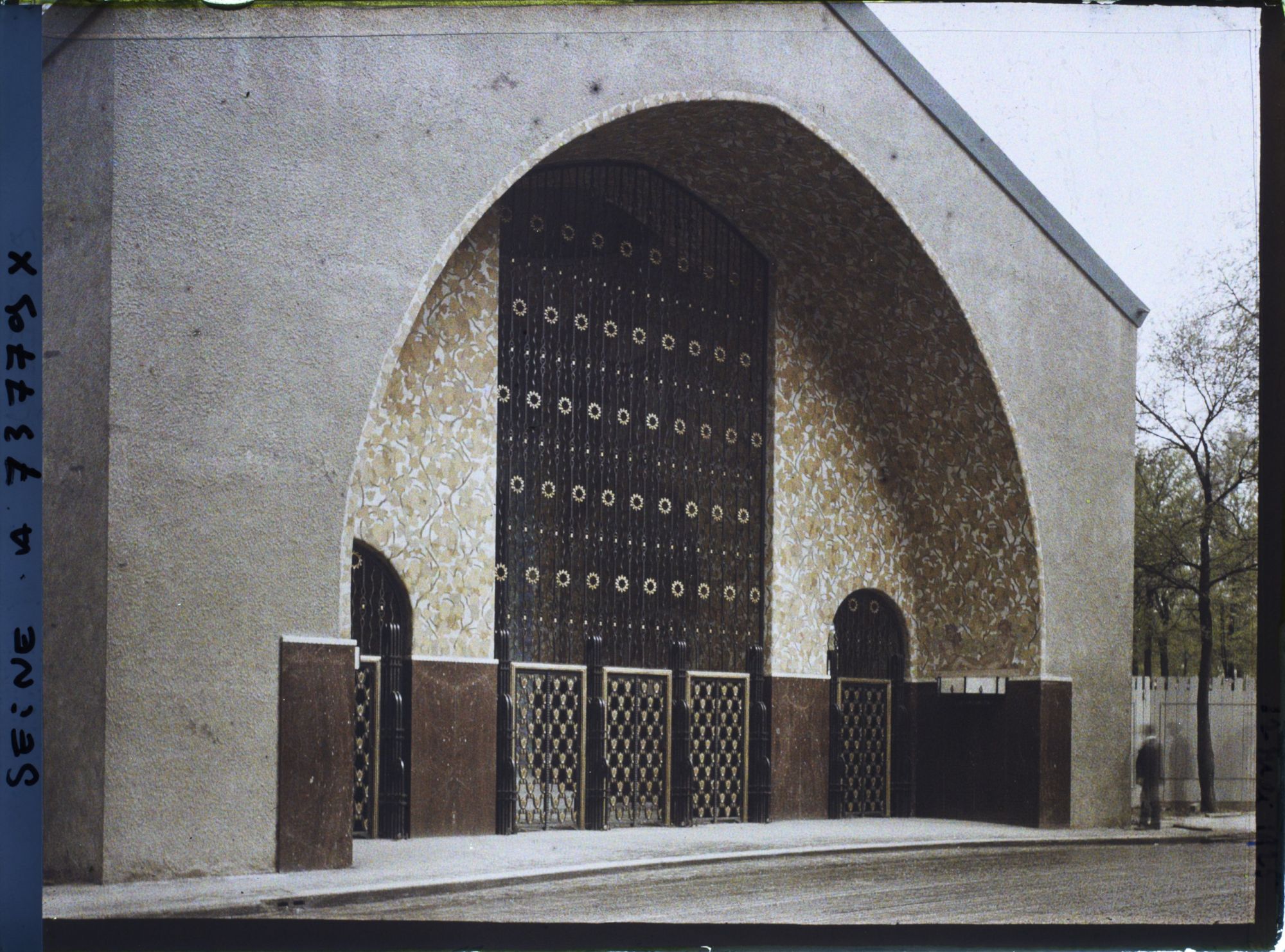 Image représentant L'Exposition des arts décoratifs, Porte Saint-Dominique-Fabert