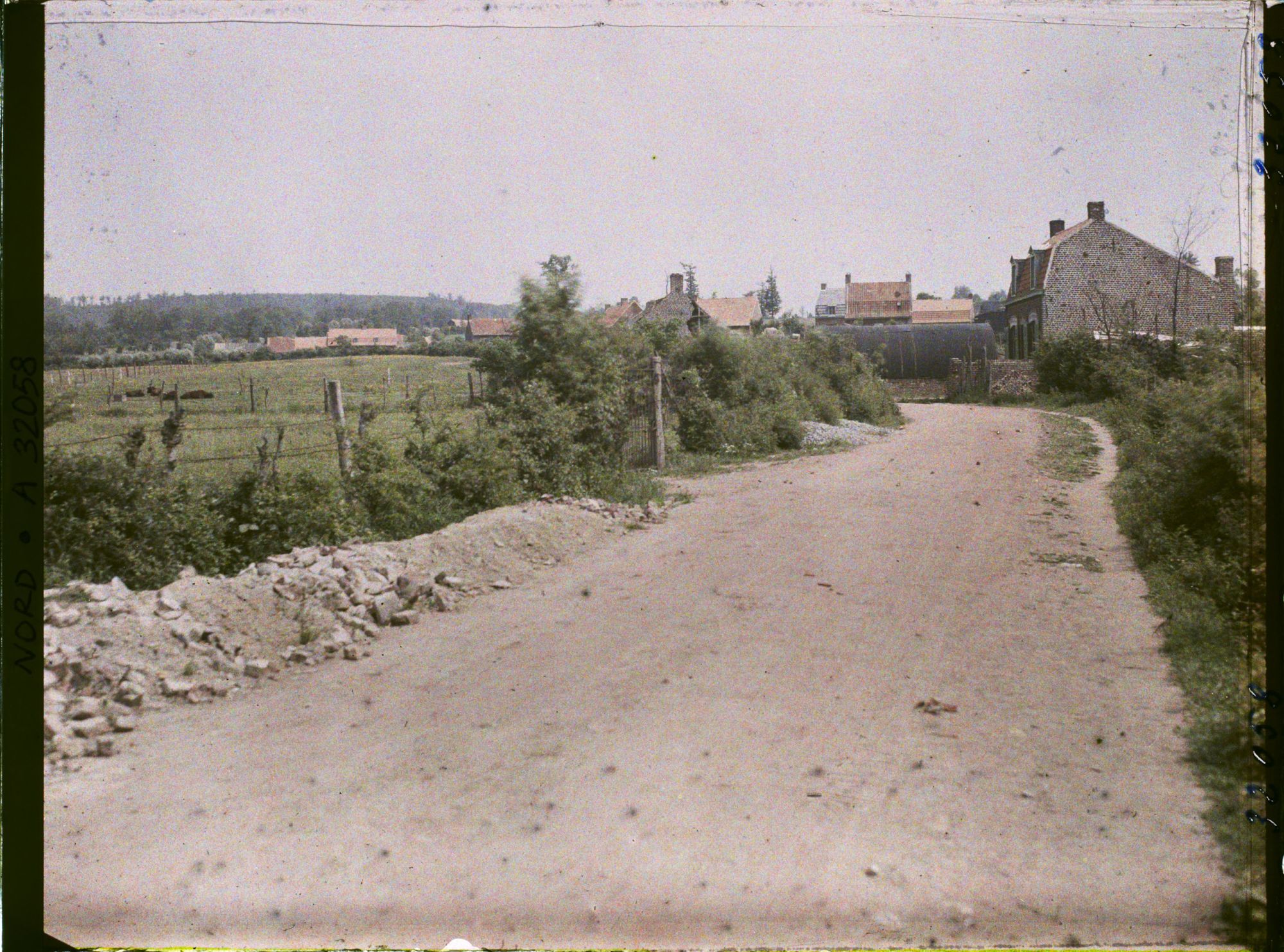 Image représentant France, St Jean Cappel, Village et à Gauche le Village noir