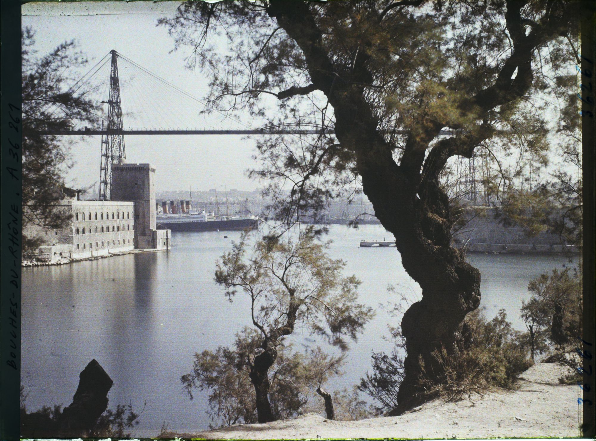 Image représentant Une partie du fort Saint-Jean et le vieux port