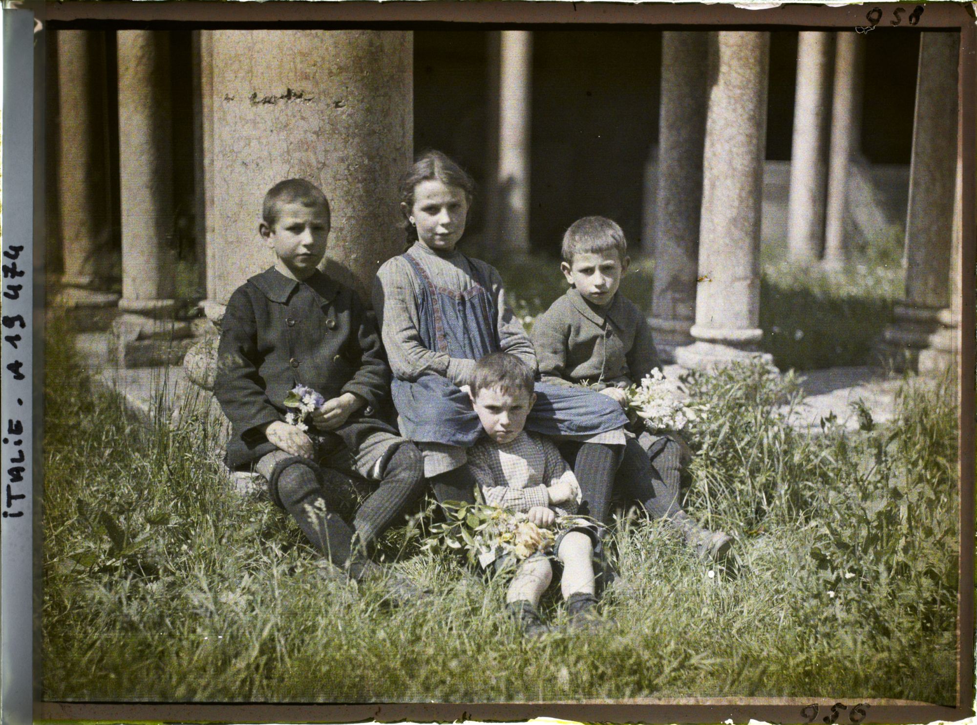 Image représentant Groupe d'enfants dans le cloître de San Zeno