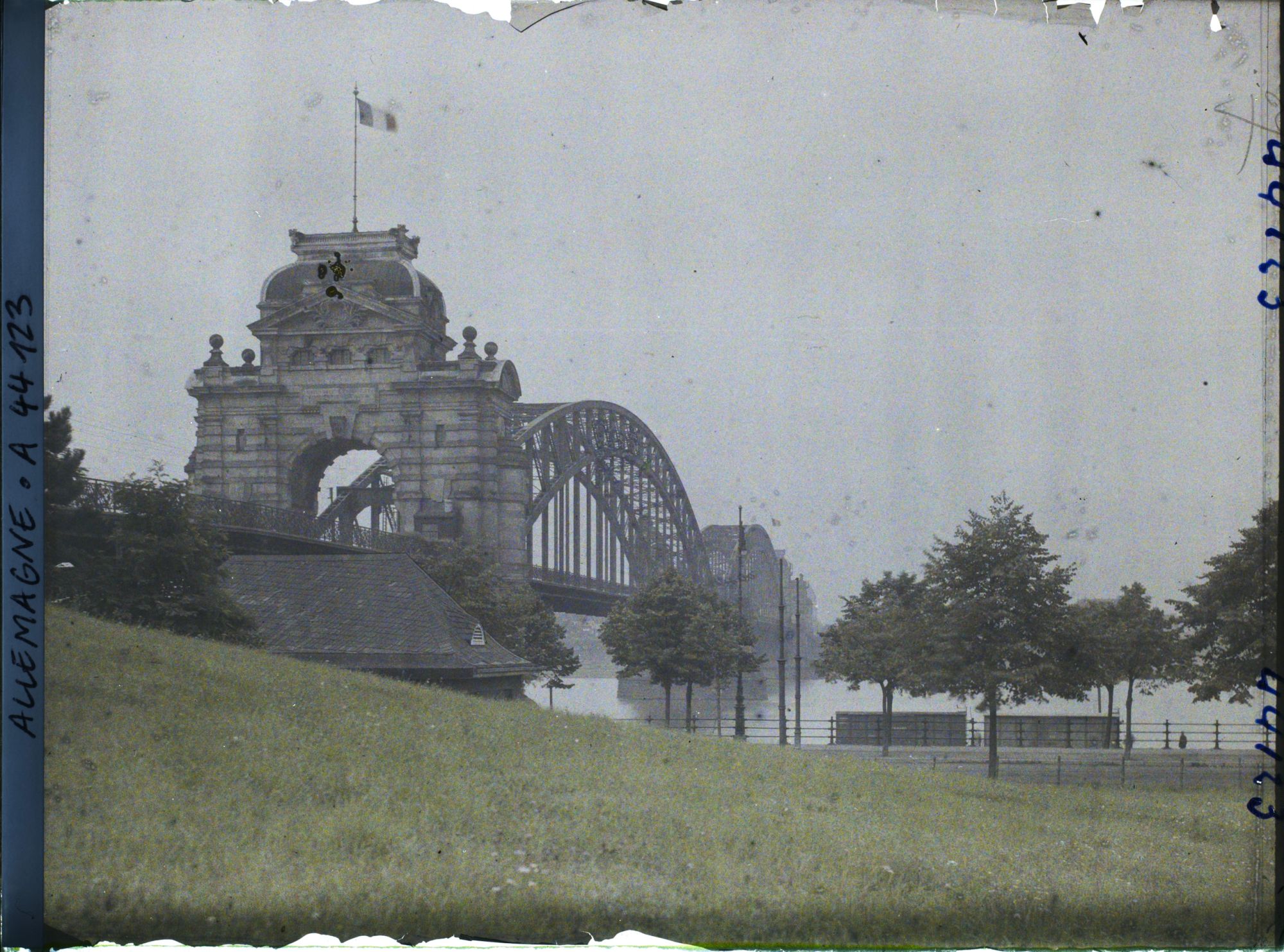 Image représentant Allemagne, Düsseldorf, Le Grand Pont vu du Hofgarten