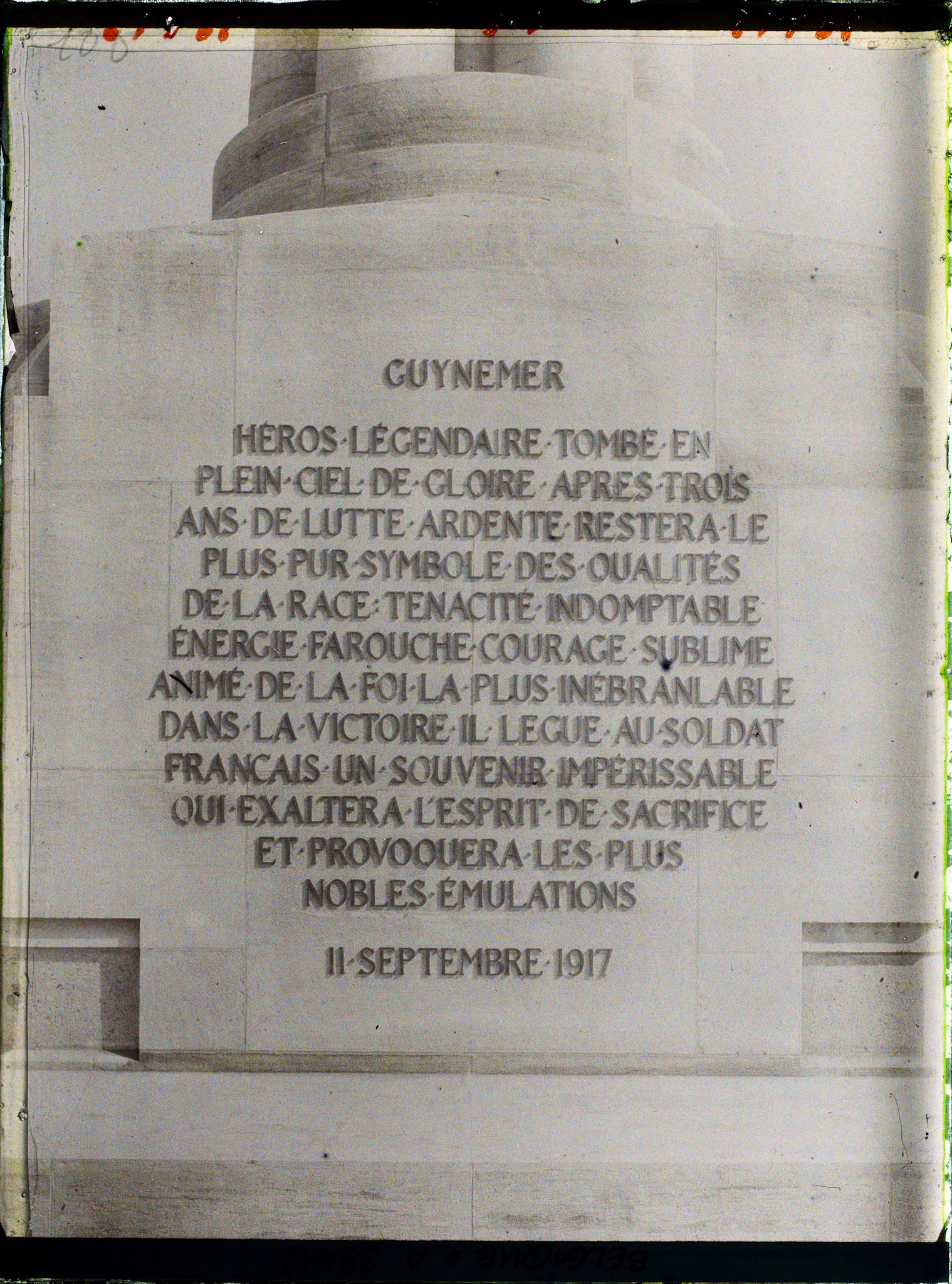 Image représentant Belgique, Poelcapelle, Inscription du Monument de Guynemer