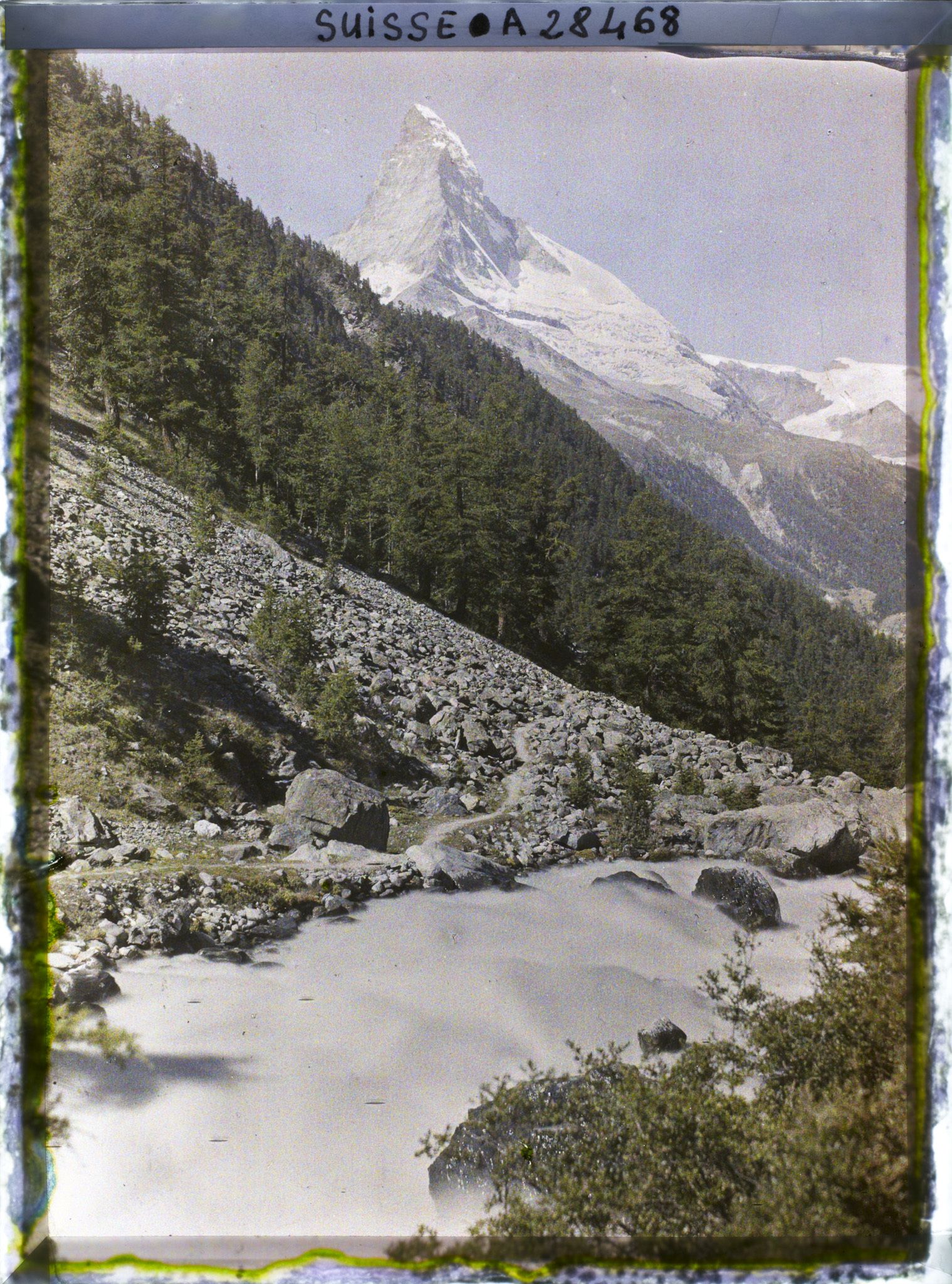 Image représentant Le Cervin depuis les gorges du Findelbach