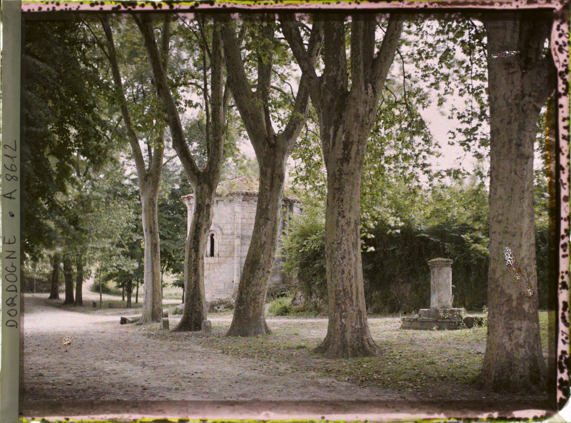 Image représentant France, Périgueux, Chapelle de Chancelade 12e siècle
