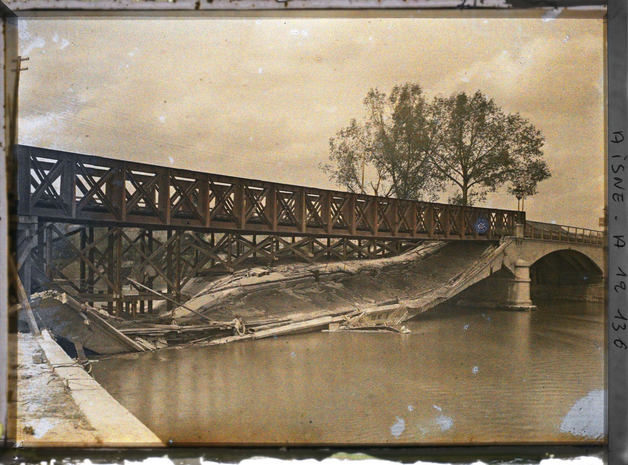 Image représentant Le pont du Mail sur l'Aisne détruit et reconstruit par le génie