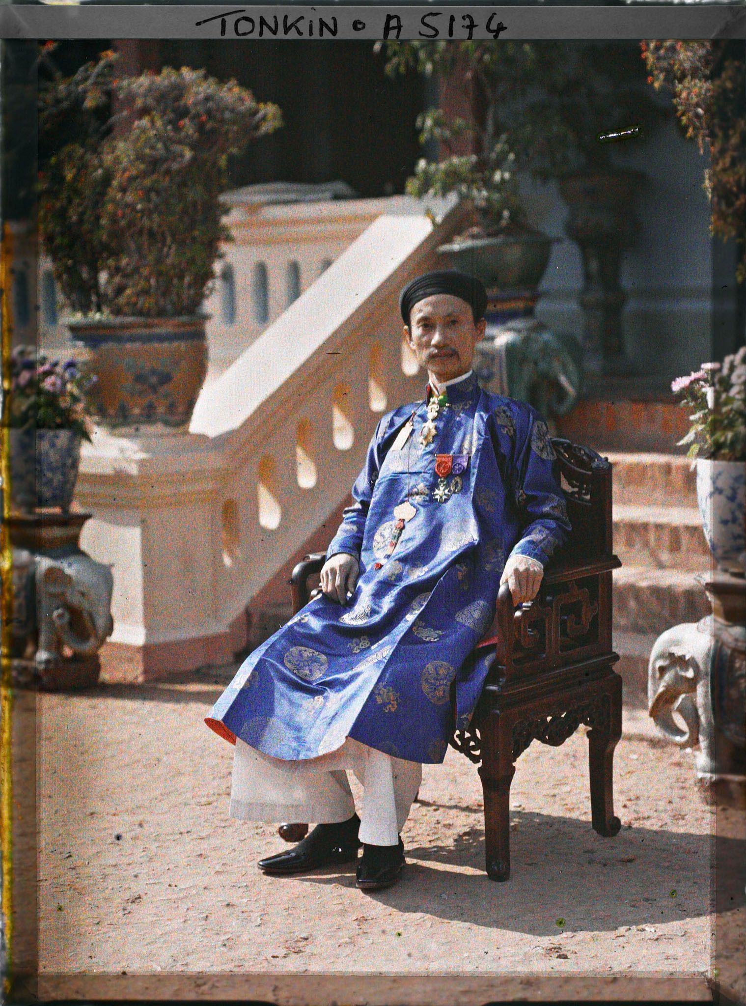 Image représentant Le Tông-dôc (gouverneur) de la province M. Hoang Trong Phu