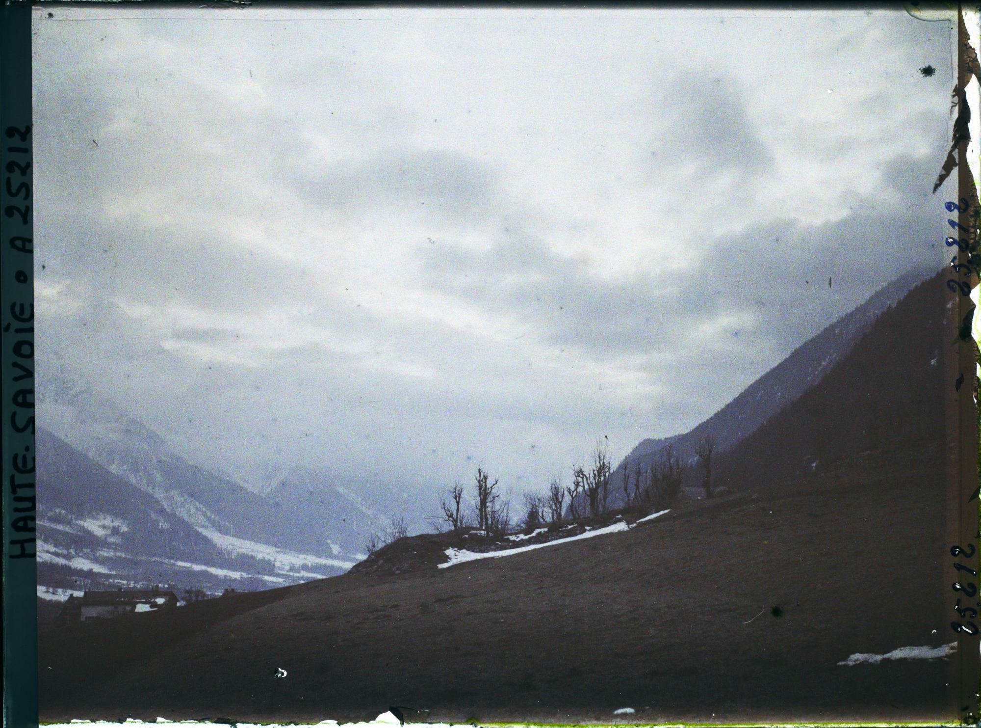 Image représentant France Les Alpes, Chamonix, Le Soir sur la Vallée de Chamonix vers le Col du Tricot