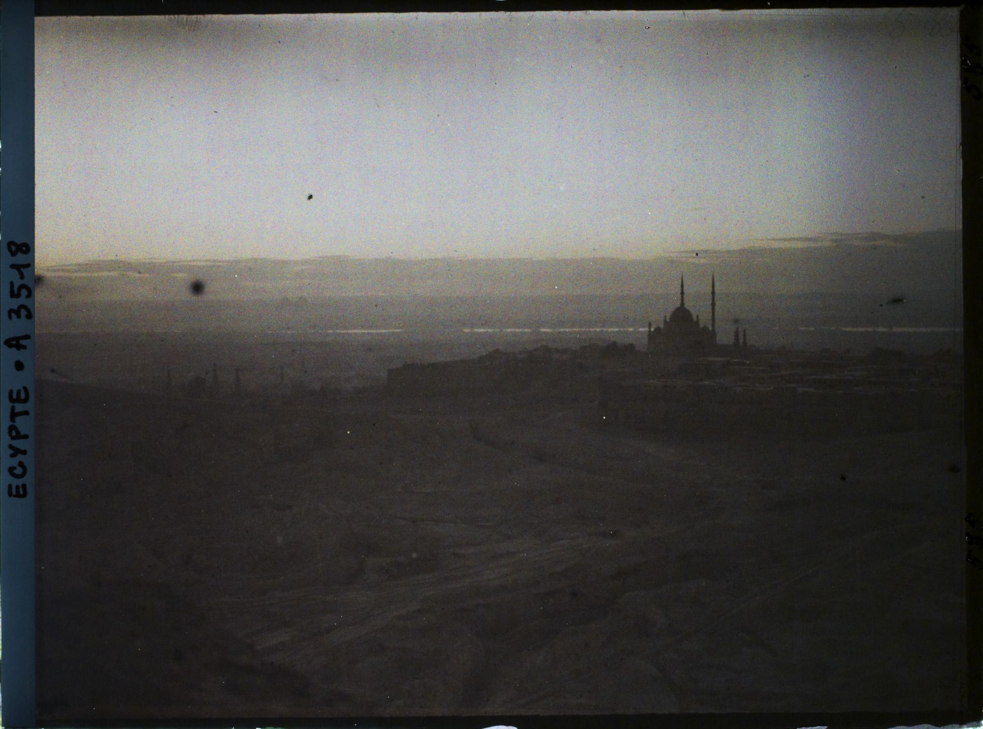 Image représentant La mosquée Méhémet-Ali au crépuscule, vue du Mokkatam