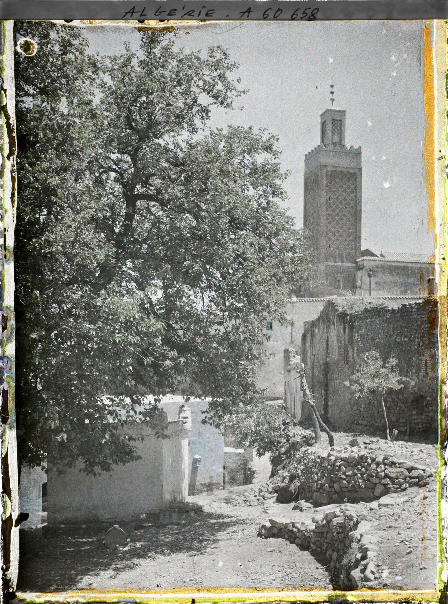 Image représentant Vue du village avec le minaret à l'arrière-plan