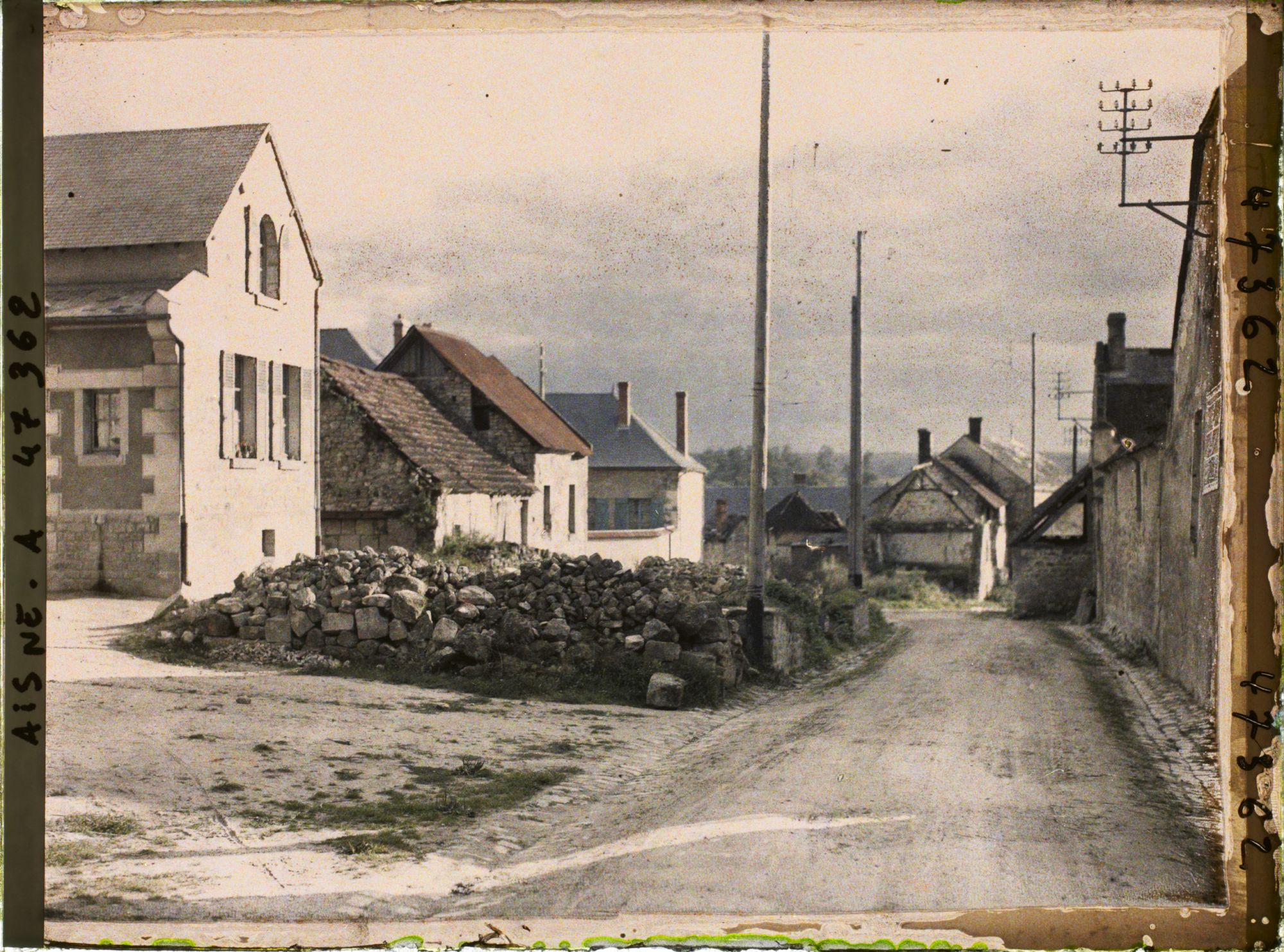Image représentant France, Bourg et Comin, Rue de l'Eglise