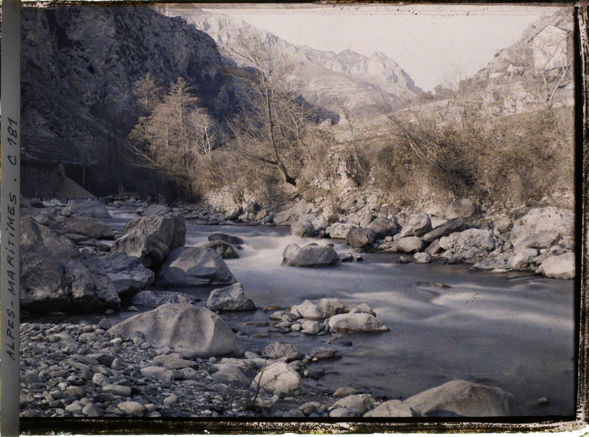 Image représentant Un ruisseau dans la vallée