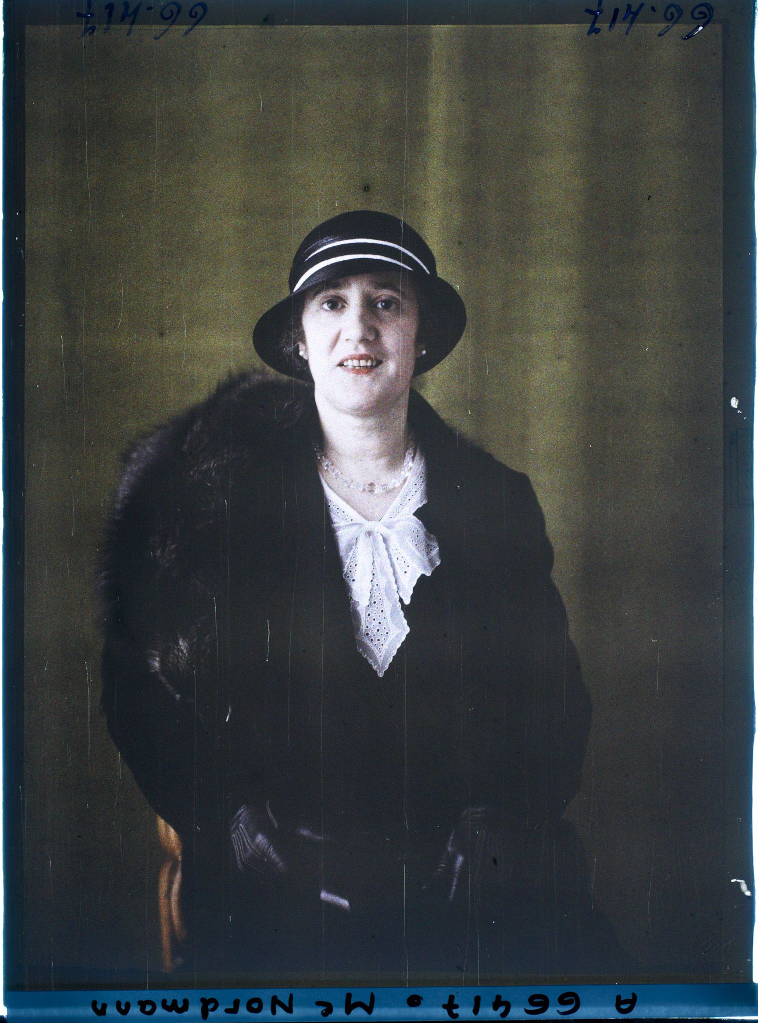 Image représentant https://musee-albert-kahn.s-museum.fr/home/NWQ2OTAwYzNmYjZlZTk1ZWQwODJmMjY4L2dlbmVyaWMtbm90aWNlLXRhYi9hdXRob3JpdHkvNjE3YTc5ZjVjZjhiODk2OGIzMzM3ZDIx/5d6900c3fb6ee95ed082f268/generic-notice-tab/authority/617a79ebcf8b8968b33374cd Madame Nordmann