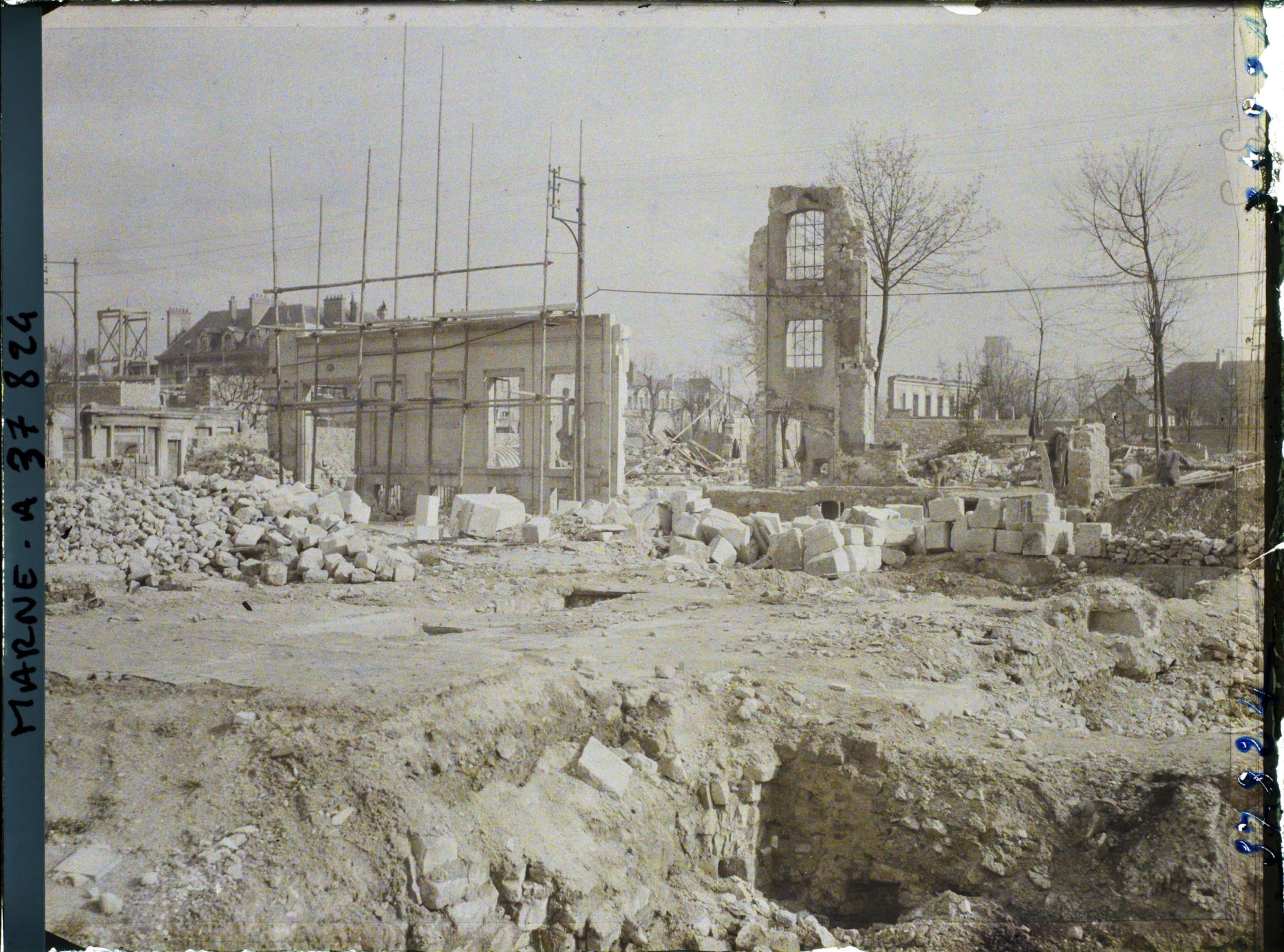 Image représentant France, Reims, Reconstructions derrière la Cathédrale