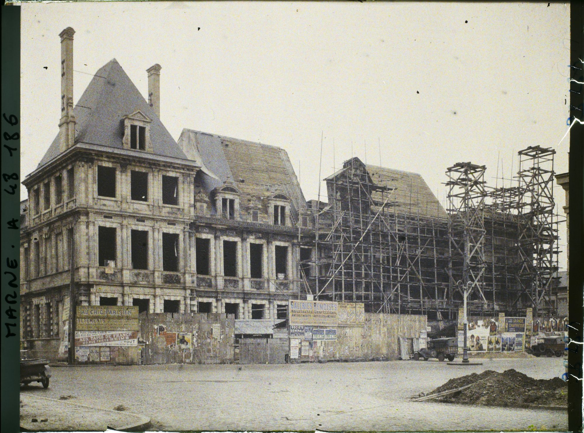 Image représentant France, Reims, Hôtel de Ville en reconstruction