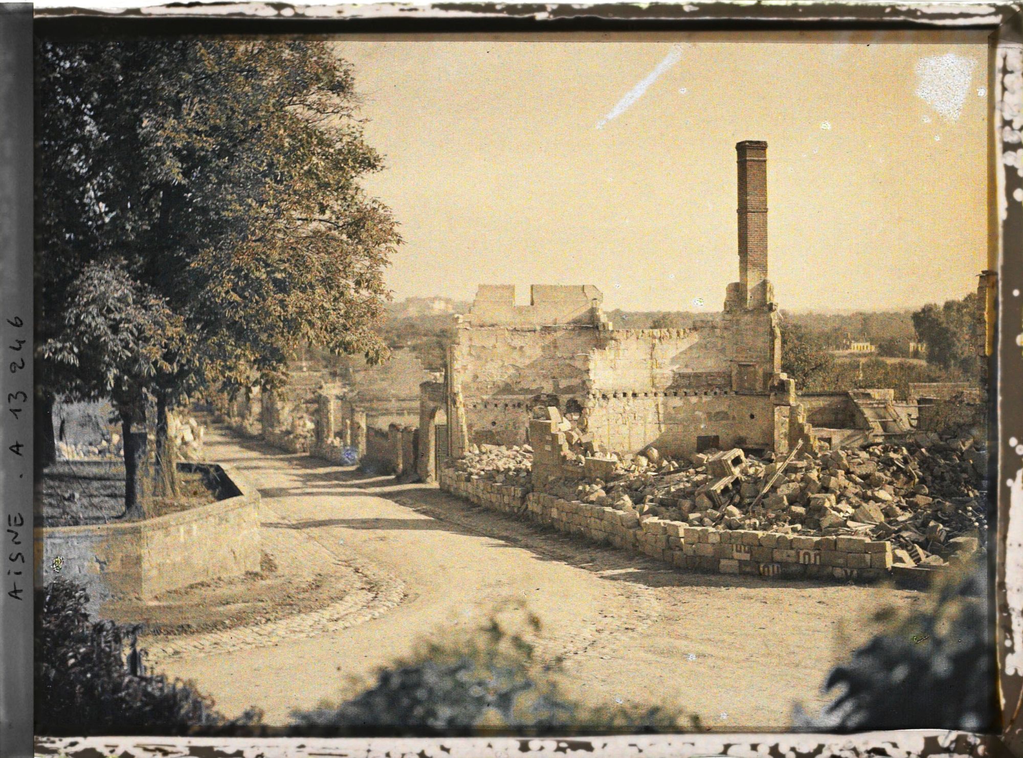 Image représentant France, Folembray, Vue Générale. On aperçoit le Chau de Coucy dans le fond
