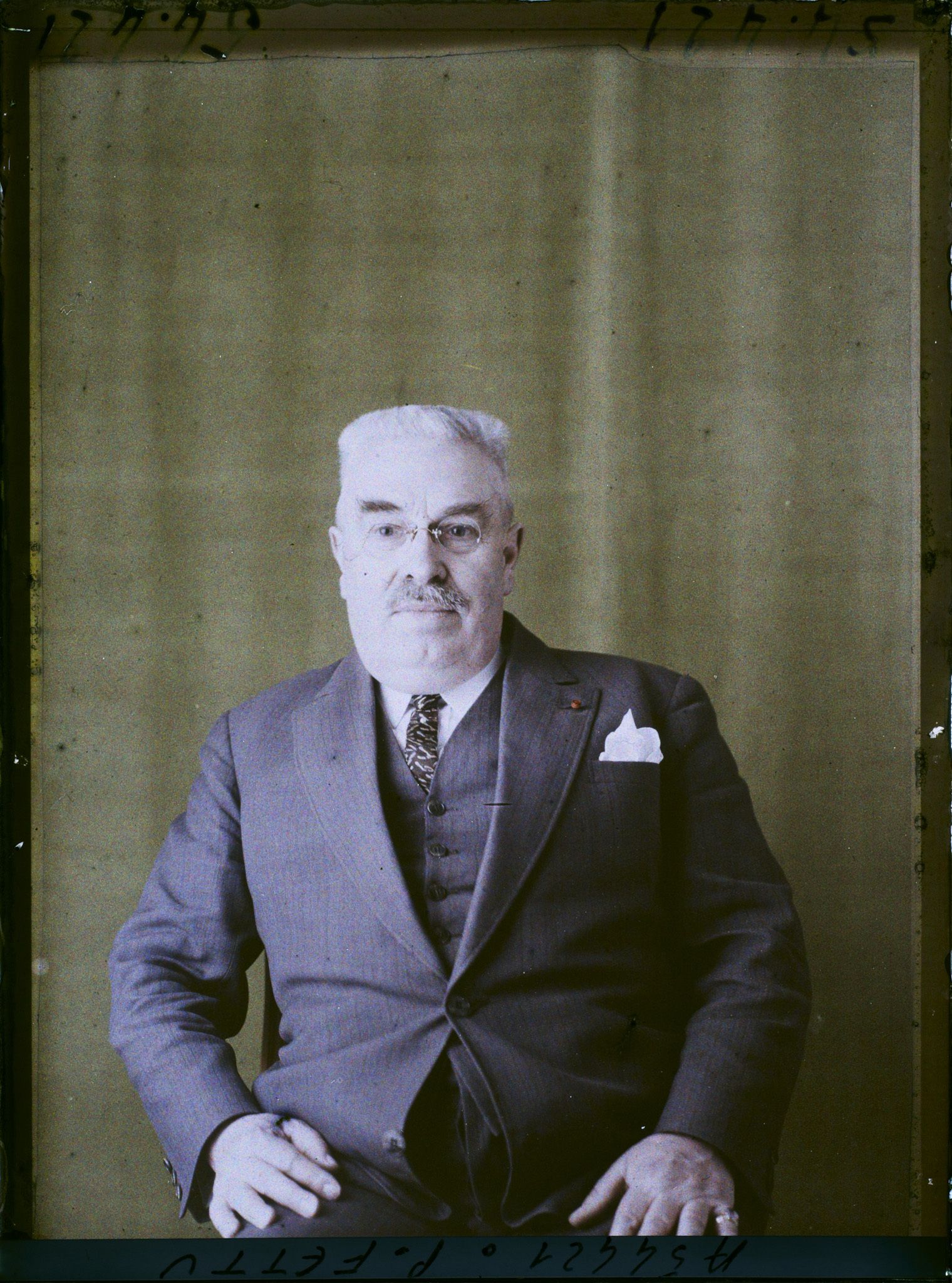 Image représentant https://musee-albert-kahn.s-museum.fr/home/NWQ2OTAwYzNmYjZlZTk1ZWQwODJmMjY4L2dlbmVyaWMtbm90aWNlLXRhYi9hdXRob3JpdHkvNjE3YTc5ZjVjZjhiODk2OGIzMzM3ZDIx/5d6900c3fb6ee95ed082f268/generic-notice-tab/authority/617a79ebcf8b8968b3336cc8 Monsieur Pettu ou Fettu