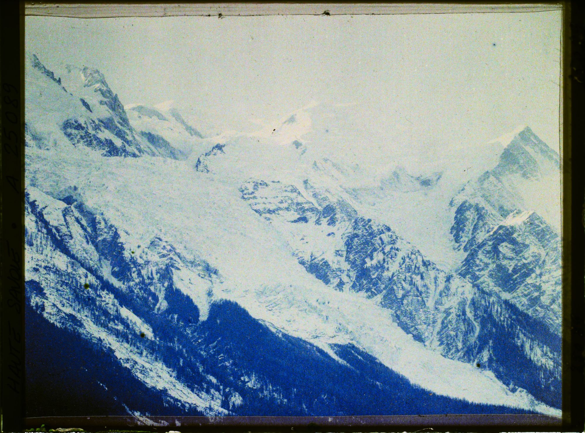 Image représentant France Les Alpes, Vallée de Chamonix. Lever de Soleil s/ le Mt Blanc, le Dome et l'aiguille du Goûter  8h 1/2