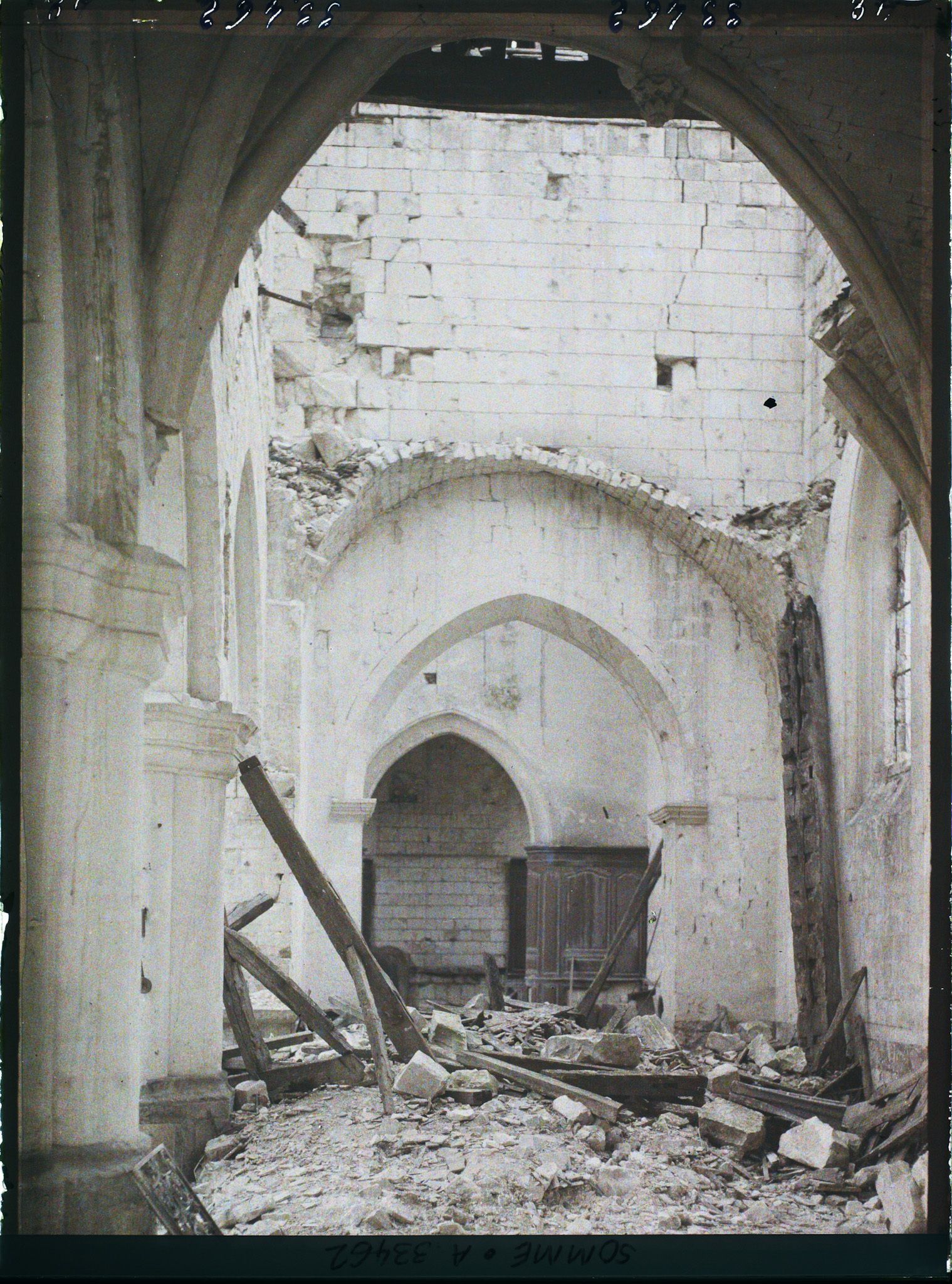 Image représentant France, Hangest en Santerre, L'Intérieur de l'Eglise