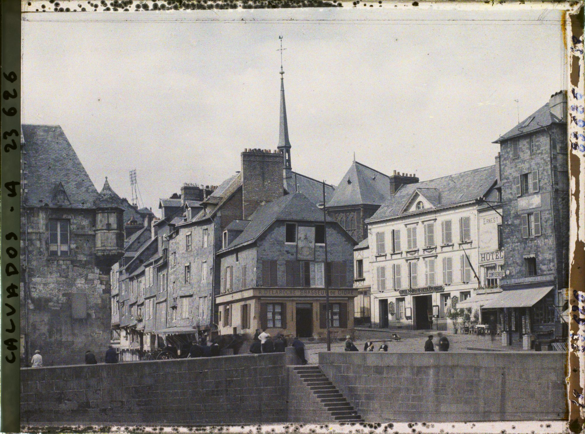 Image représentant Vieilles maisons sur le port
