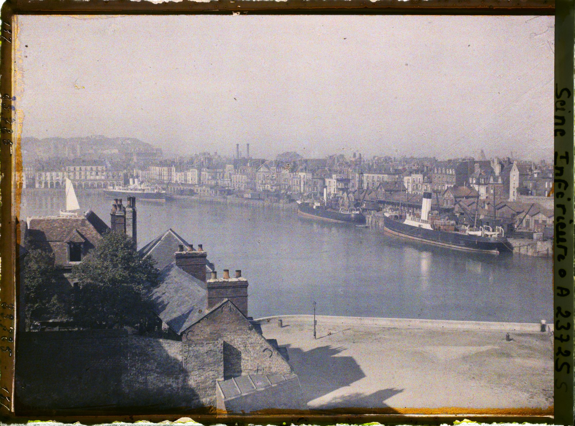 Image représentant L'Avant Port, vue prise du Pollet