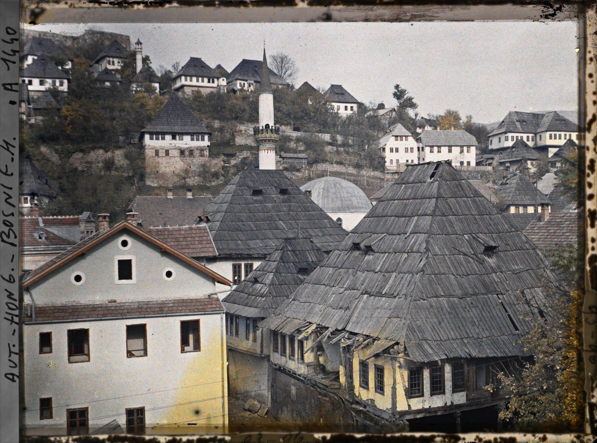 Image représentant Le Kastell [forteresse] et mosquée de Jajce vue de l'hôtel [de Jean Brunhes et Auguste Léon]