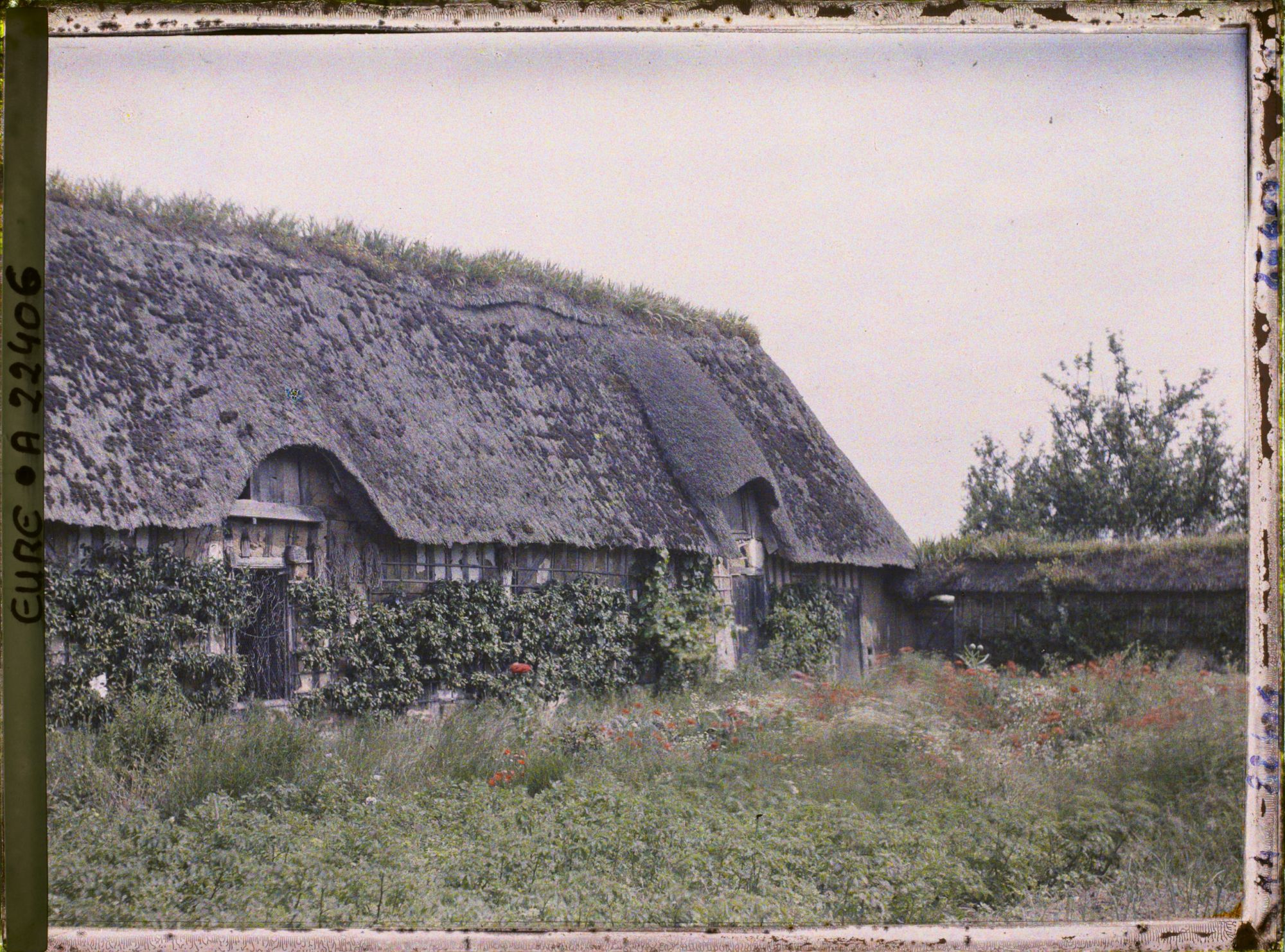 Image représentant Une ferme vue des jardins