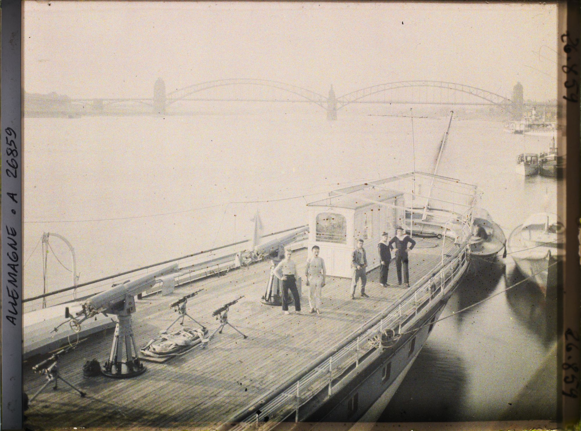 Image représentant Allemagne, Düsseldorf, Occupation Française, Le Pont du "Brhentein" bateau réquisitionné par la France