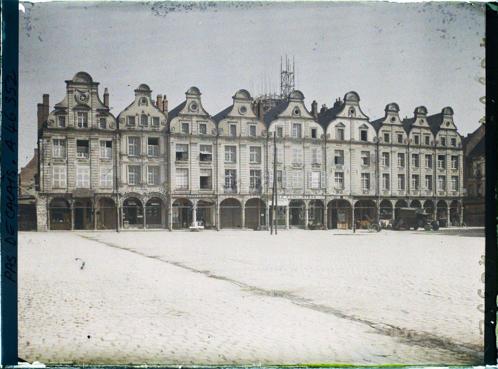 Image représentant France, Arras, Petite place, partie Sud Ouest