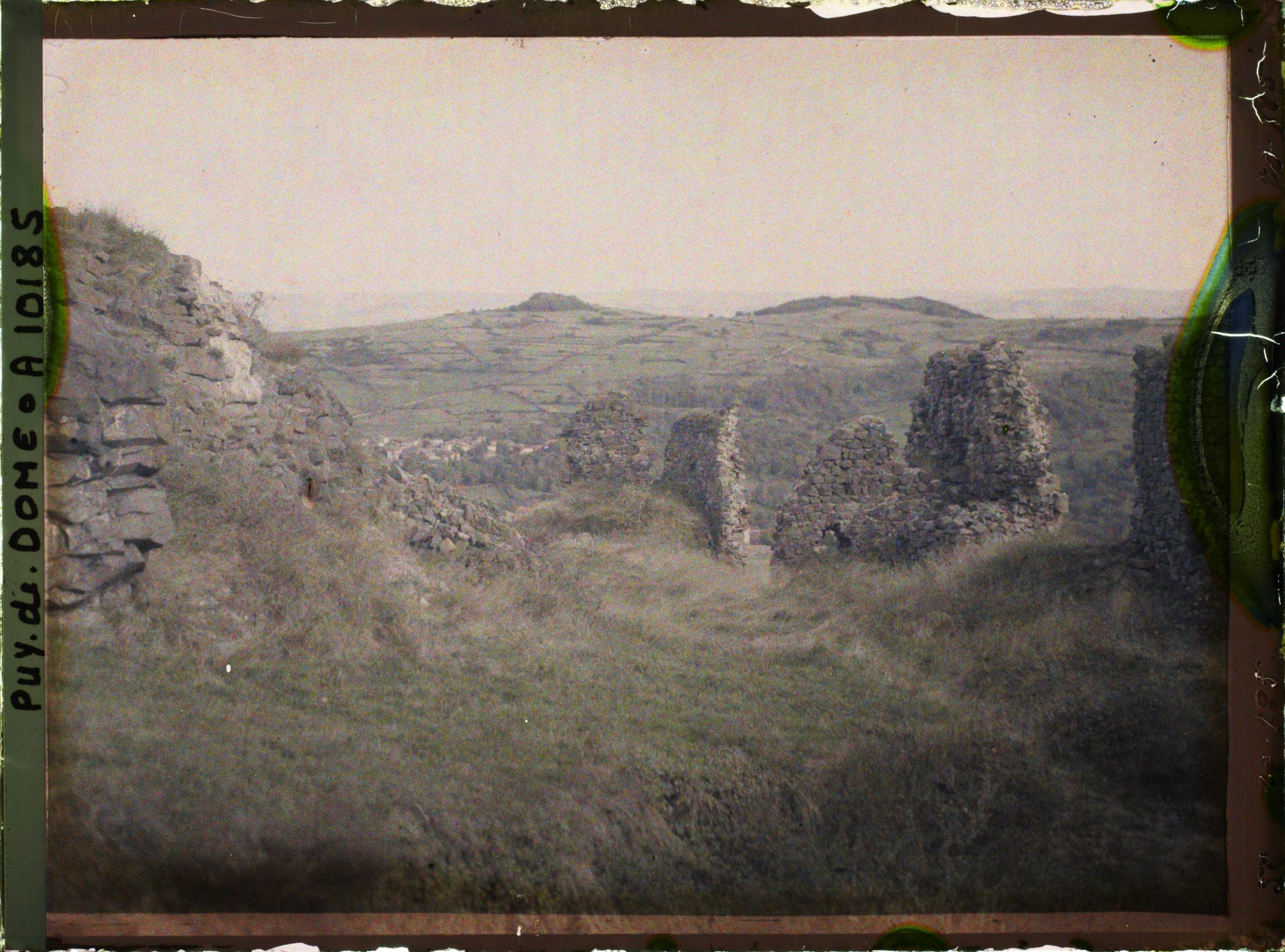 Image représentant France, Buron, Vue sur Yroude prise du Château