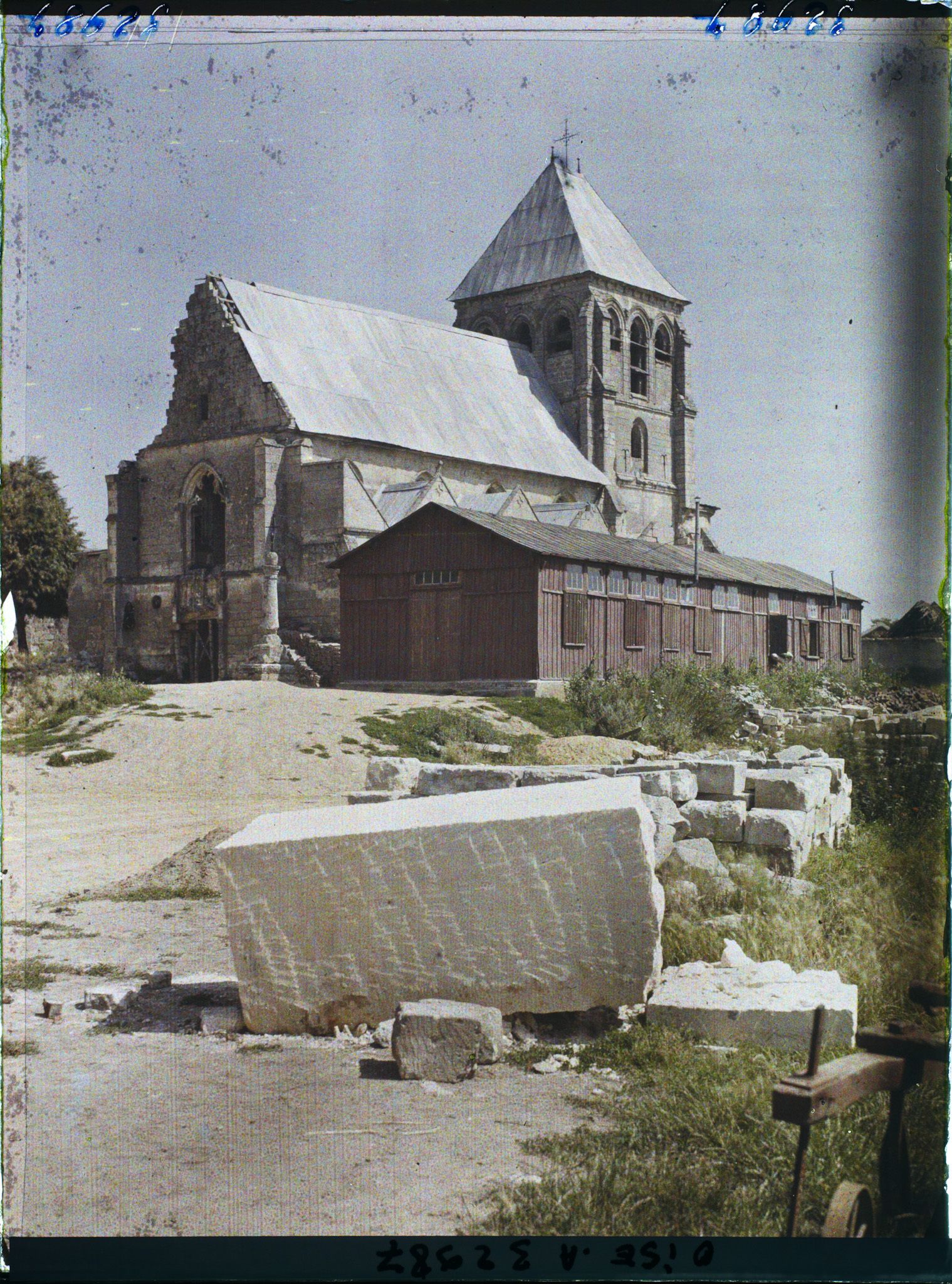 Image représentant France, Chiry, Ensemble de l'Eglise et Ecole provisoire