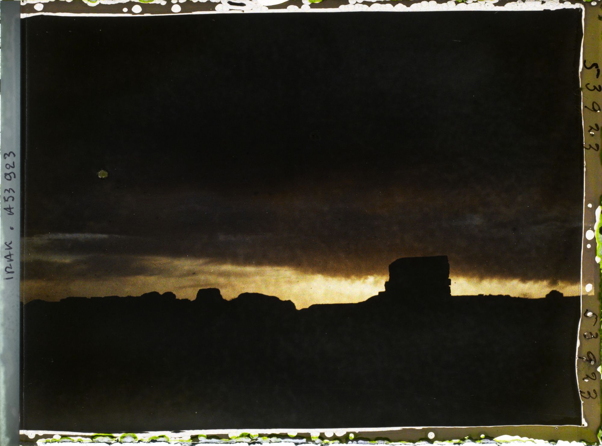 Image représentant Coucher de soleil sur les ruines