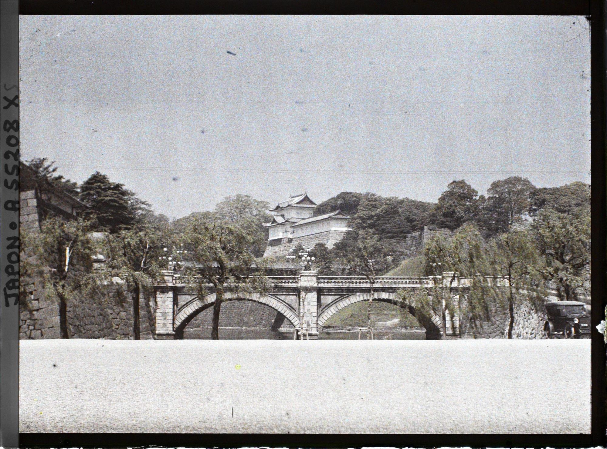 Image représentant Le palais impérial et le pont double de l'entrée principale (Nijubashi)