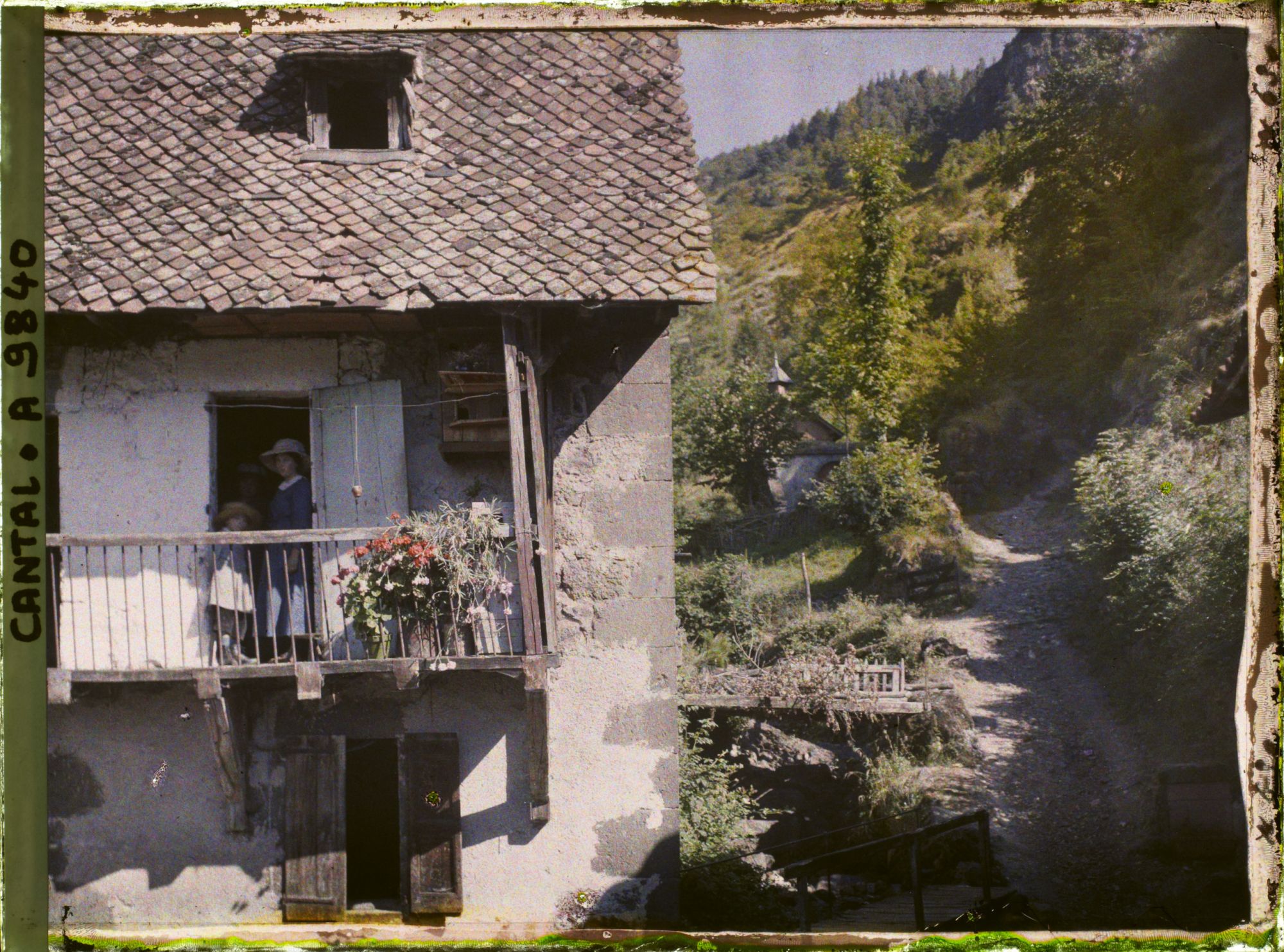 Image représentant Le chemin vers la cascade de la Conche