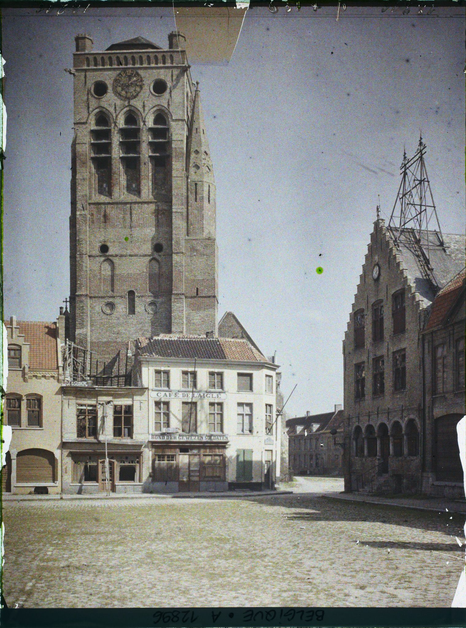 Image représentant Belgique, Furnes, Eglise, vieille Maison, Corps de Garde (de 1636)