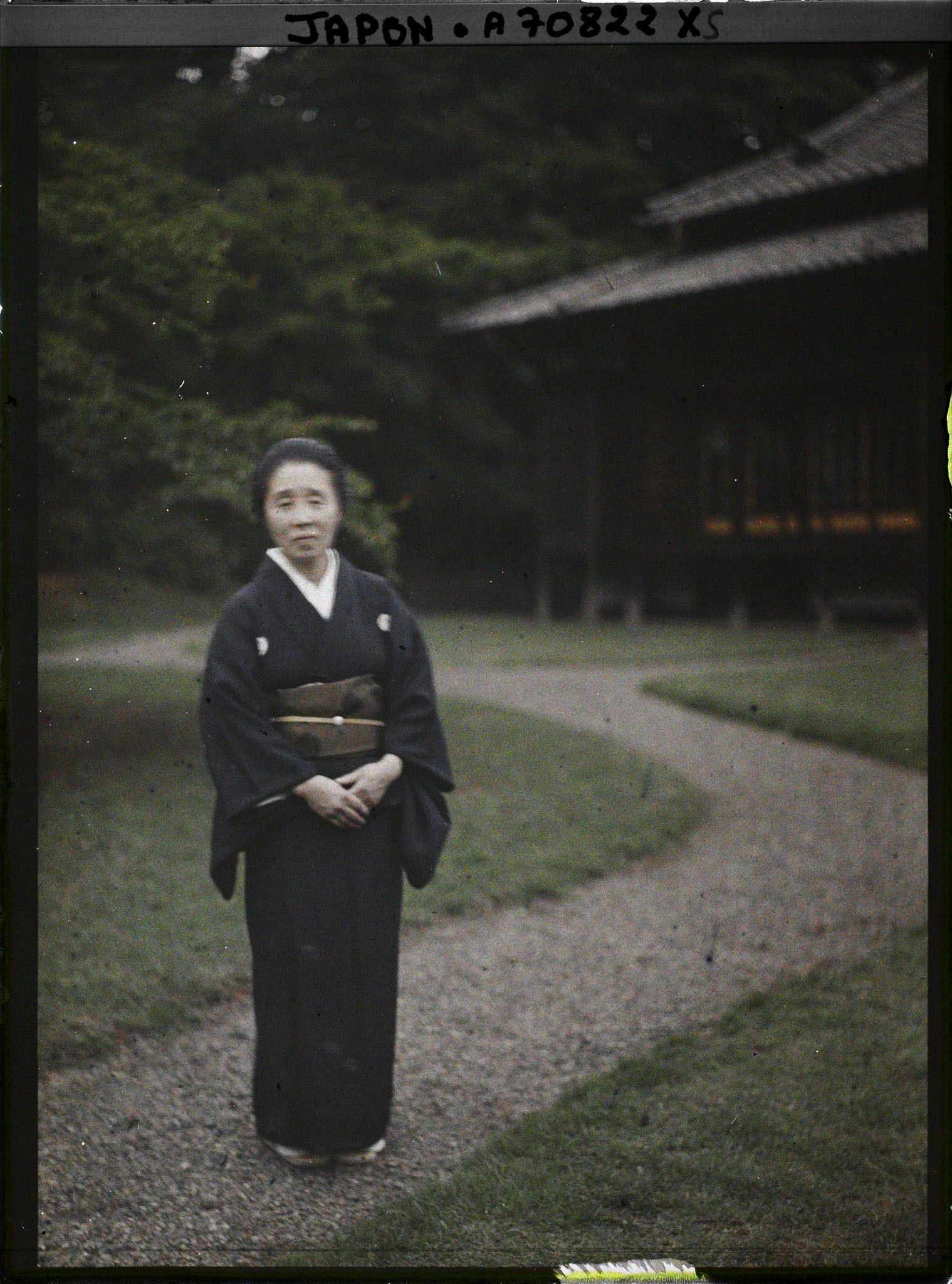 Image représentant Résidence de la famille Asaka : femme de la suite de la princesse Asaka (Nobuko)